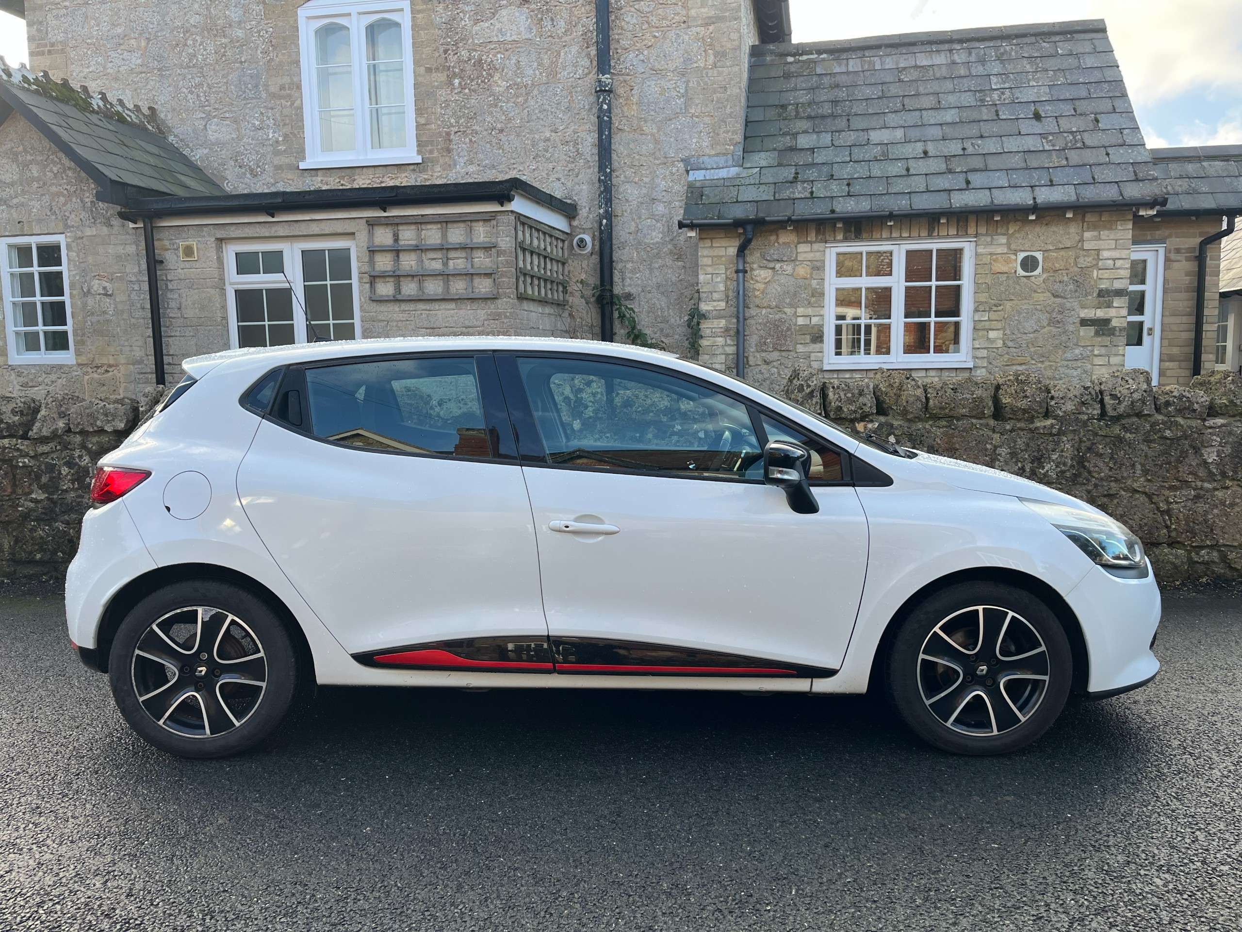 A 2013 RENAULT CLIO 0.9 TCe Dynamique MediaNav Hatchback 5dr Petrol Manual Euro 5 (s/s) (90 ps) A 2013 RENAULT CLIO 0.9 TCe Dynamique MediaNav Hatchback 5dr Petrol Manual Euro 5 (s/s) (90 ps)