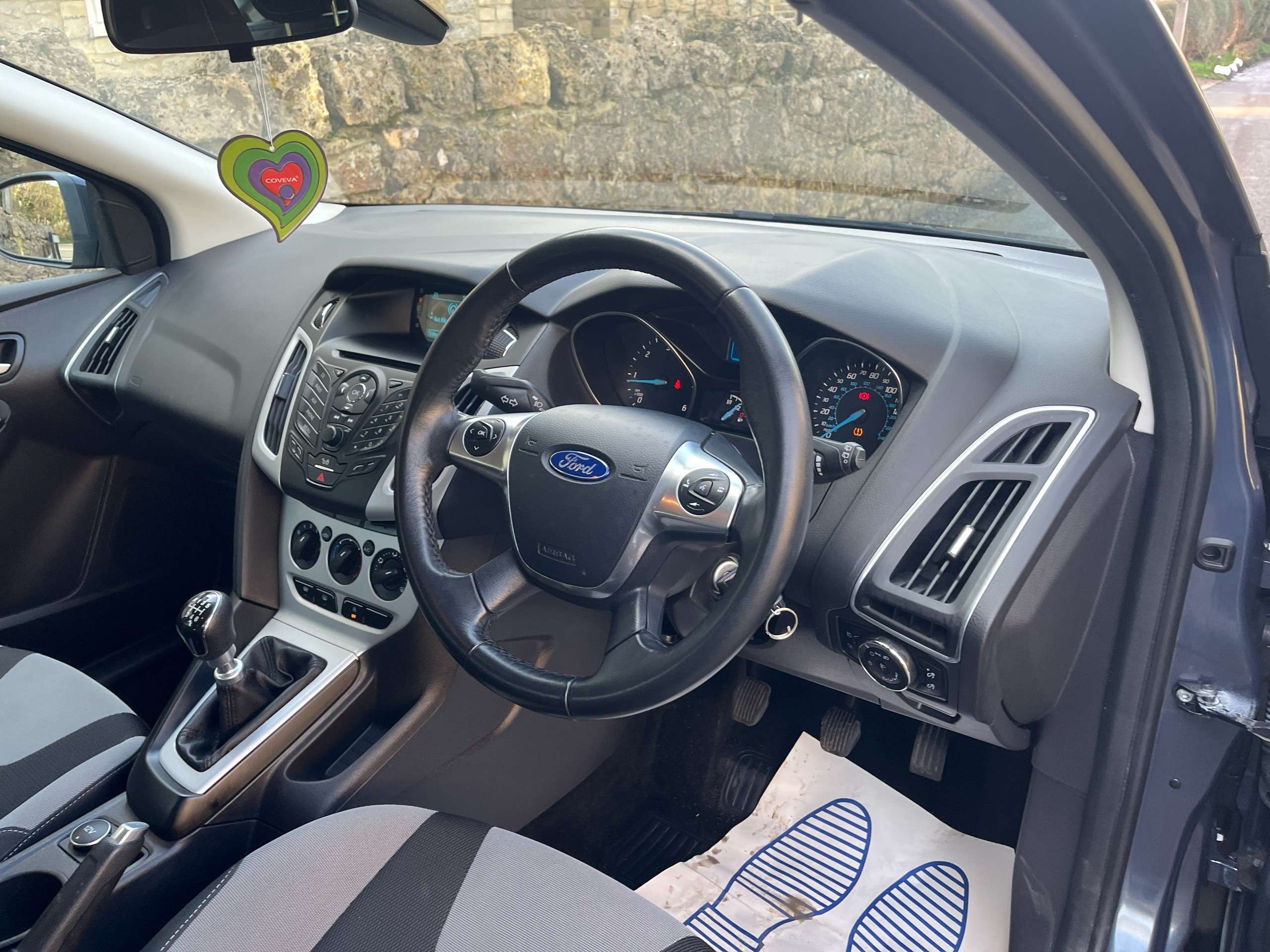 A 2014 FORD FOCUS 1.6 TDCi Zetec Estate 5dr Diesel Manual Euro 5 (s/s) (115 ps) A 2014 FORD FOCUS 1.6 TDCi Zetec Estate 5dr Diesel Manual Euro 5 (s/s) (115 ps)