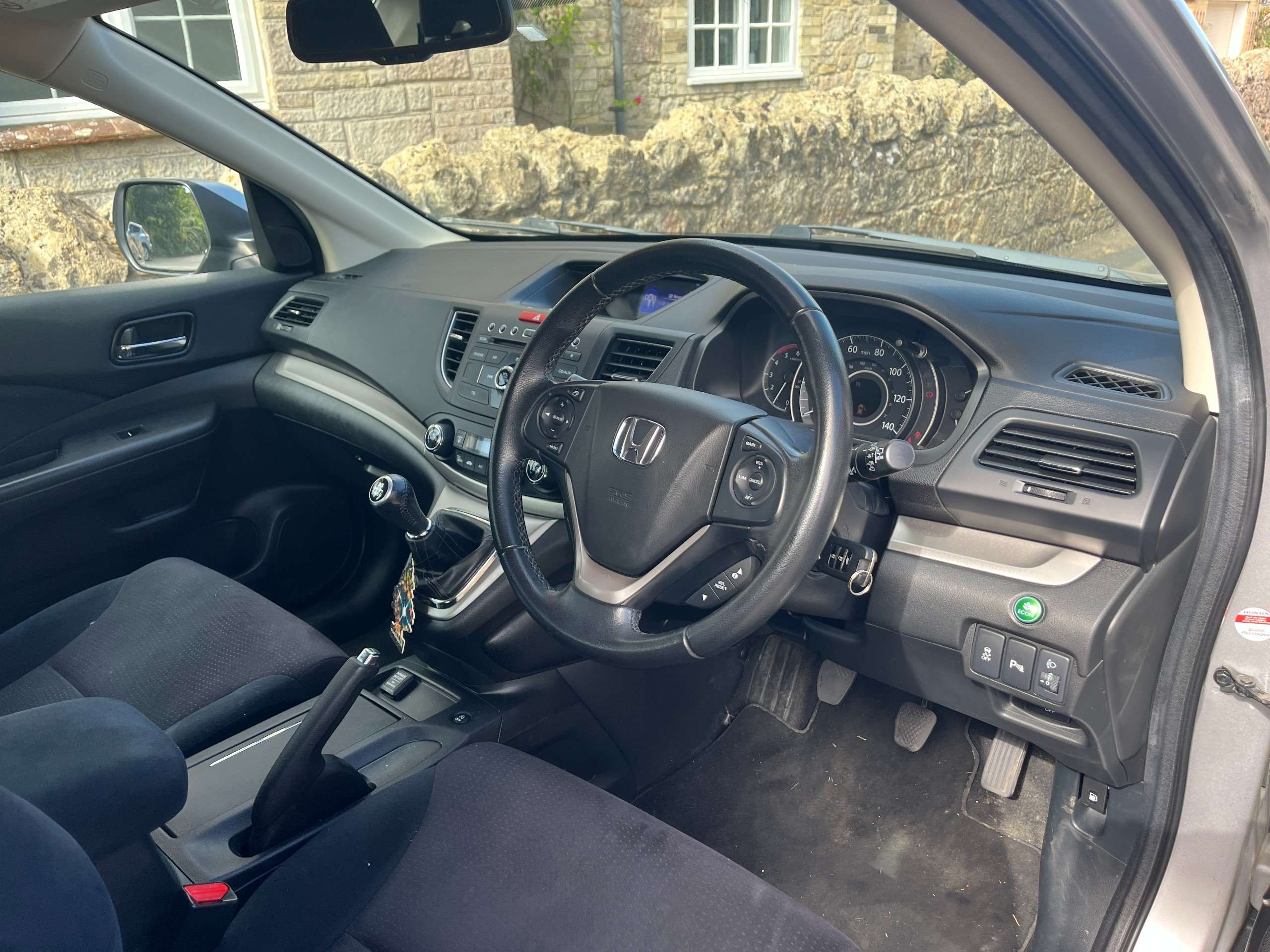 A 2013 HONDA CR-V 2.2 i-DTEC SE SUV 5dr Diesel Manual 4WD Euro 5 (s/s) (150 ps) A 2013 HONDA CR-V 2.2 i-DTEC SE SUV 5dr Diesel Manual 4WD Euro 5 (s/s) (150 ps)