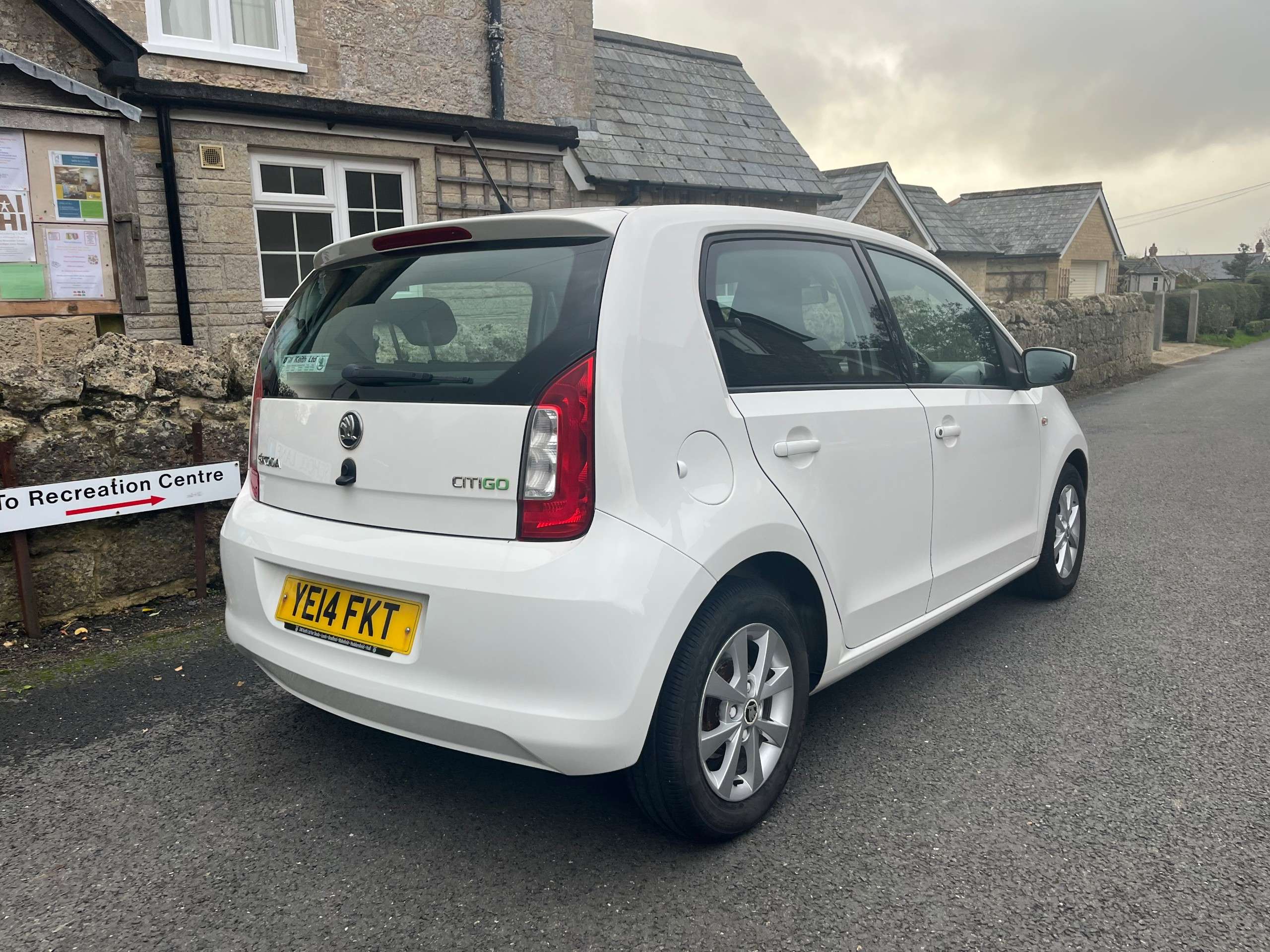 A 2014 SKODA CITIGO 1.0 MPI GreenTech Elegance Hatchback 5dr Petrol Manual Euro 5 (s/s) (75 ps) A 2014 SKODA CITIGO 1.0 MPI GreenTech Elegance Hatchback 5dr Petrol Manual Euro 5 (s/s) (75 ps)