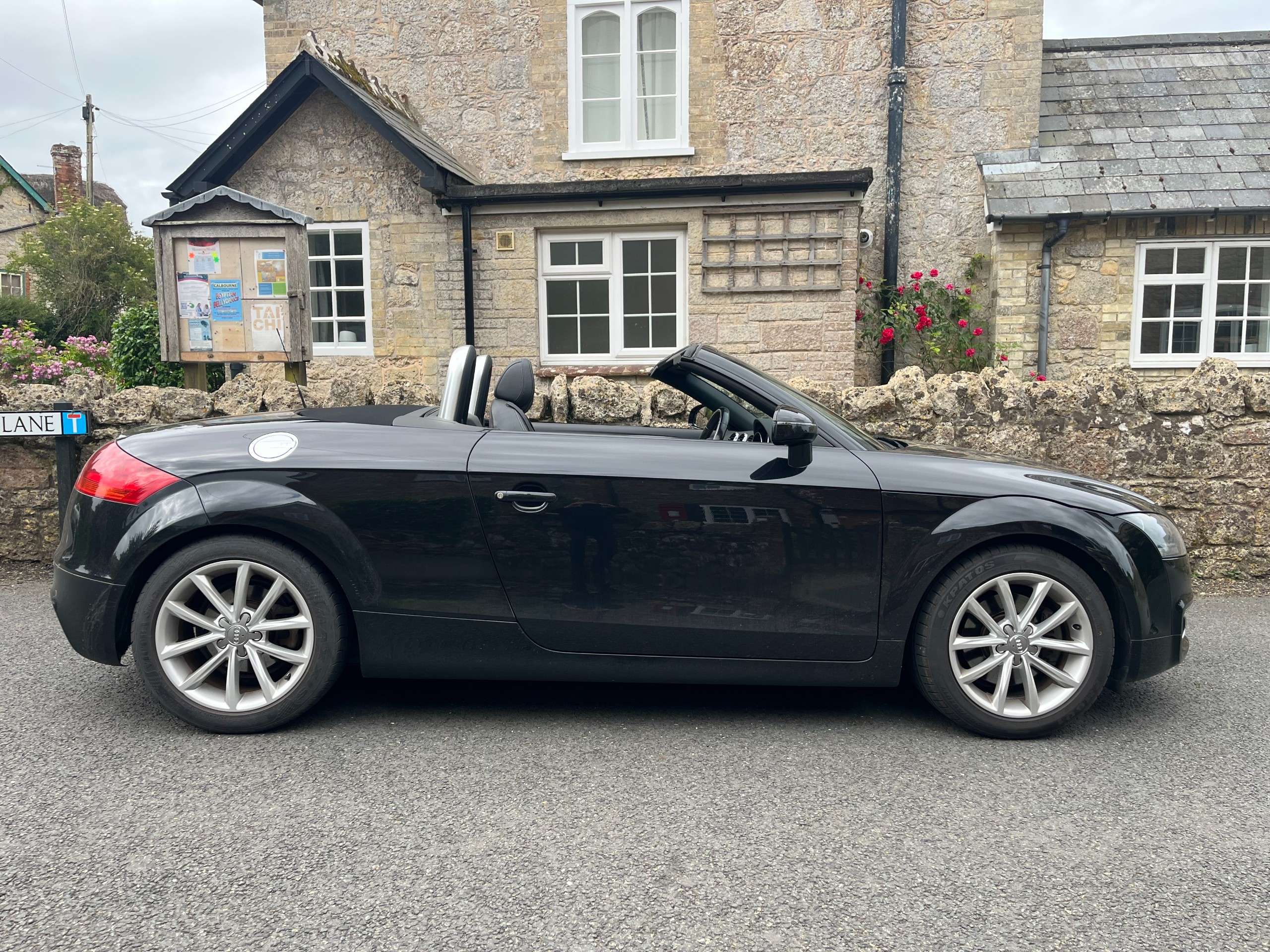 A 2012 AUDI TT 1.8 TFSI Sport Roadster 2dr Petrol Manual Euro 5 (160 ps) A 2012 AUDI TT 1.8 TFSI Sport Roadster 2dr Petrol Manual Euro 5 (160 ps)