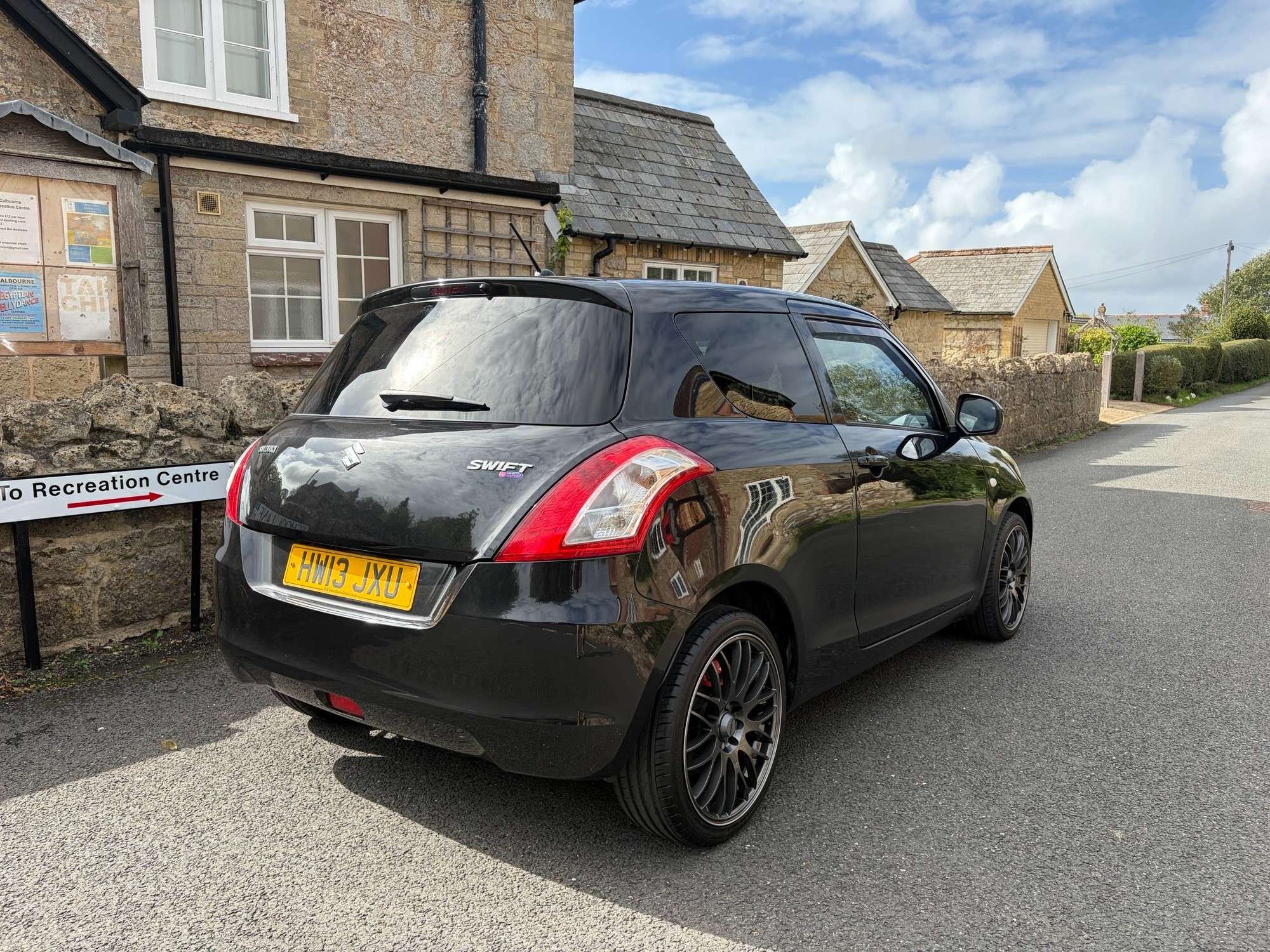 A 2013 SUZUKI SWIFT 1.2 SZ4 Hatchback 3dr Petrol Manual Euro 5 (94 ps) A 2013 SUZUKI SWIFT 1.2 SZ4 Hatchback 3dr Petrol Manual Euro 5 (94 ps)