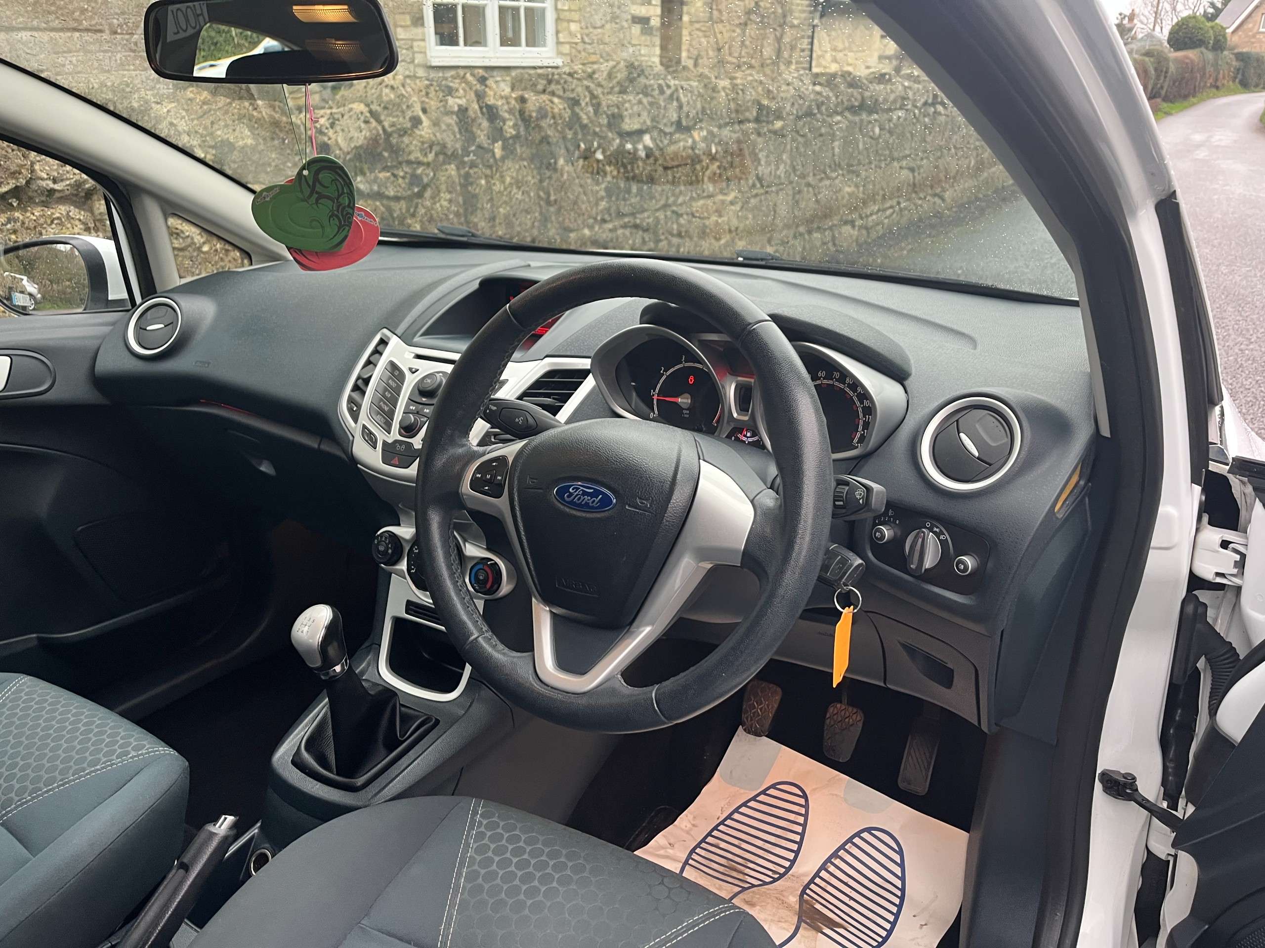 A 2011 FORD FIESTA 1.25 Zetec Hatchback 3dr Petrol Manual (129 g/km, 81 bhp) A 2011 FORD FIESTA 1.25 Zetec Hatchback 3dr Petrol Manual (129 g/km, 81 bhp)