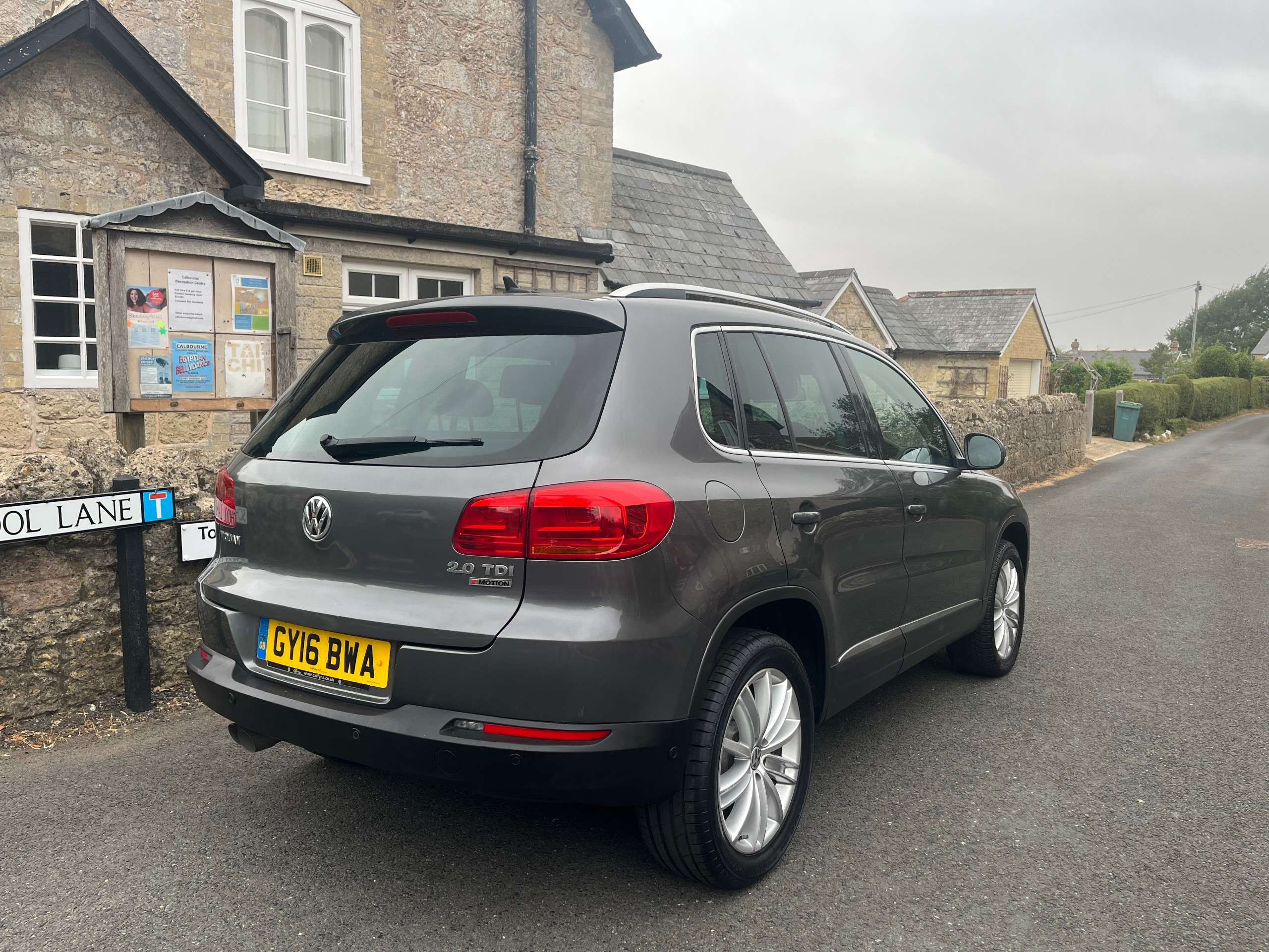 A 2016 VOLKSWAGEN TIGUAN 2.0 TDI BlueMotion Tech Match Edition SUV 5dr Diesel Manual 4WD Euro 6 (s/s) (150 ps) A 2016 VOLKSWAGEN TIGUAN 2.0 TDI BlueMotion Tech Match Edition SUV 5dr Diesel Manual 4WD Euro 6 (s/s) (150 ps)
