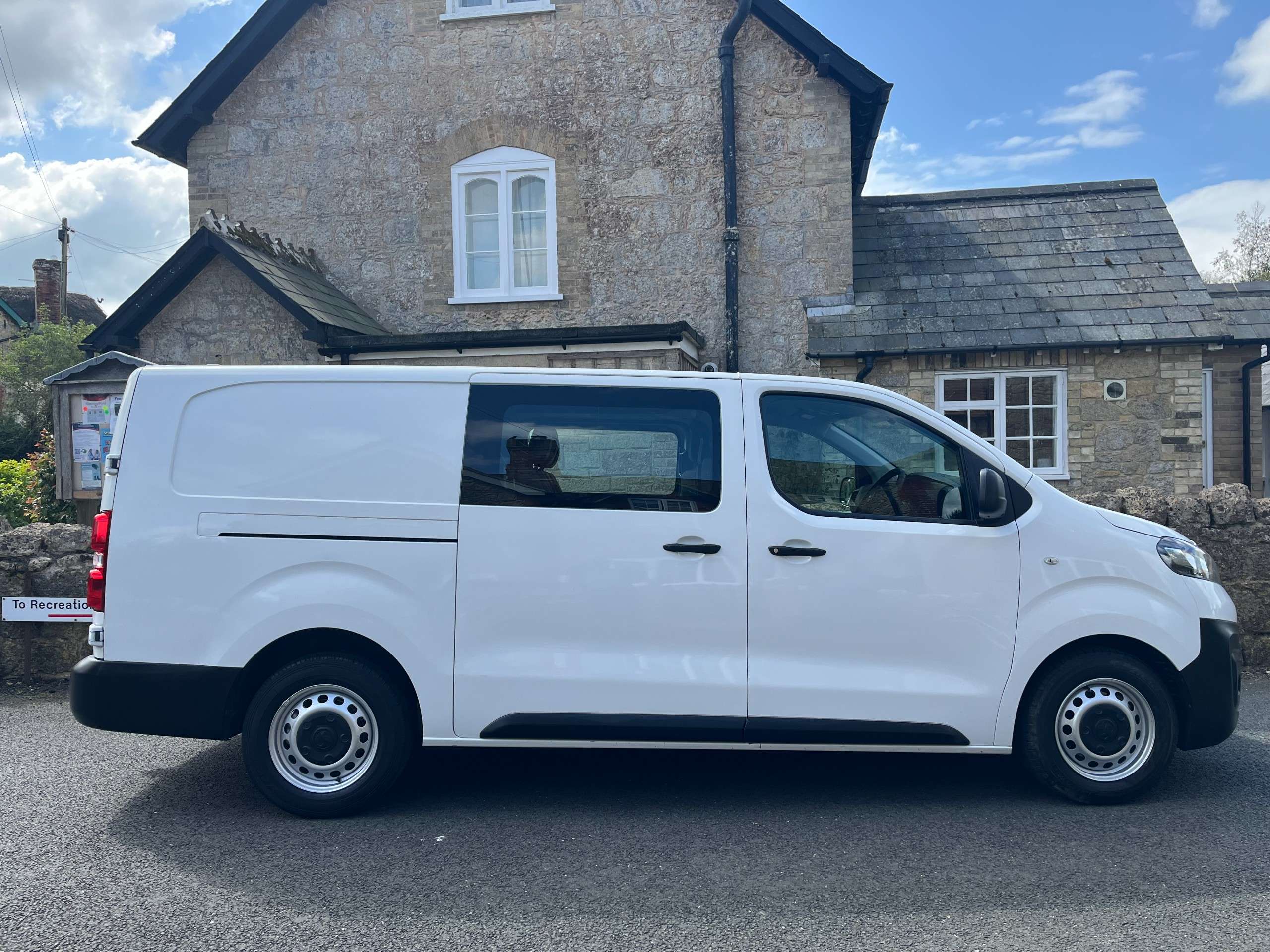 A 2019 VAUXHALL VIVARO 2.0 Turbo D 3100 Edition Crew Van Double Cab 5dr Diesel Manual L2 H1 Euro 6 (s/s) (120 ps) A 2019 VAUXHALL VIVARO 2.0 Turbo D 3100 Edition Crew Van Double Cab 5dr Diesel Manual L2 H1 Euro 6 (s/s) (120 ps)