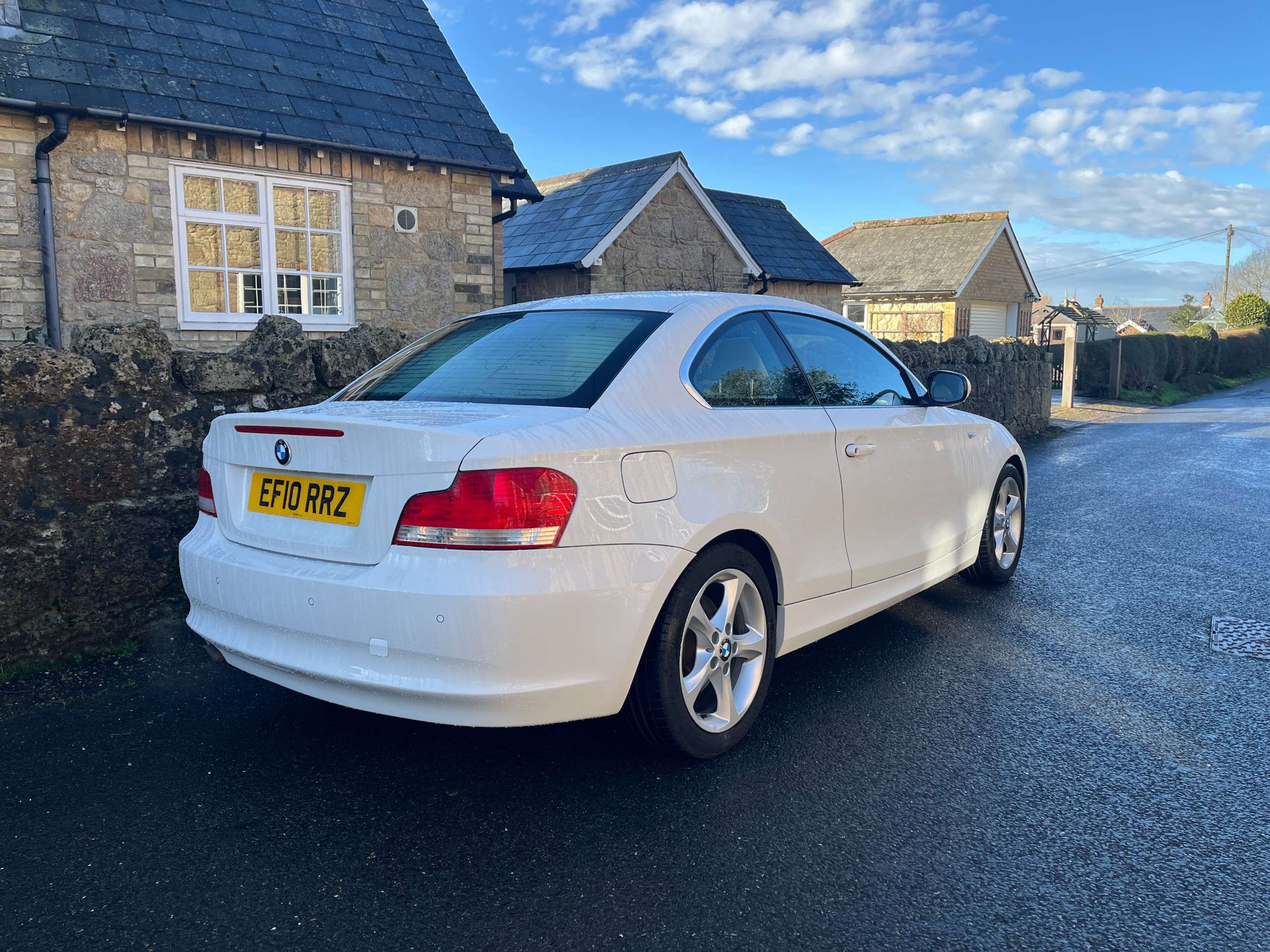 A 2010 BMW 1 SERIES 2.0 118d Sport Coupe 2dr Diesel Steptronic Euro 5 (143 ps) A 2010 BMW 1 SERIES 2.0 118d Sport Coupe 2dr Diesel Steptronic Euro 5 (143 ps)