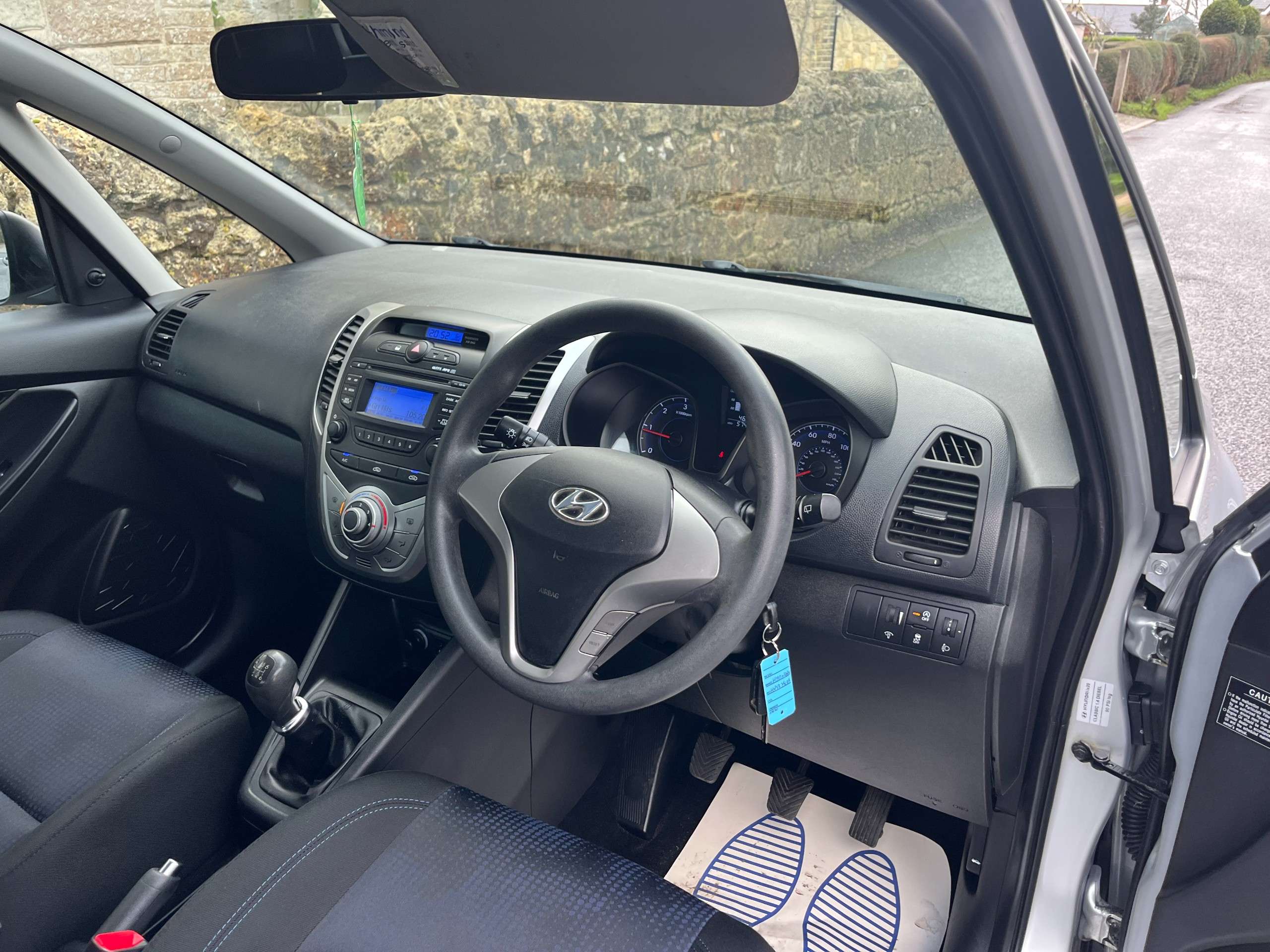 A 2012 HYUNDAI IX20 1.4 CRDi Classic Hatchback 5dr Diesel Manual Euro 5 (s/s) (89 bhp) A 2012 HYUNDAI IX20 1.4 CRDi Classic Hatchback 5dr Diesel Manual Euro 5 (s/s) (89 bhp)