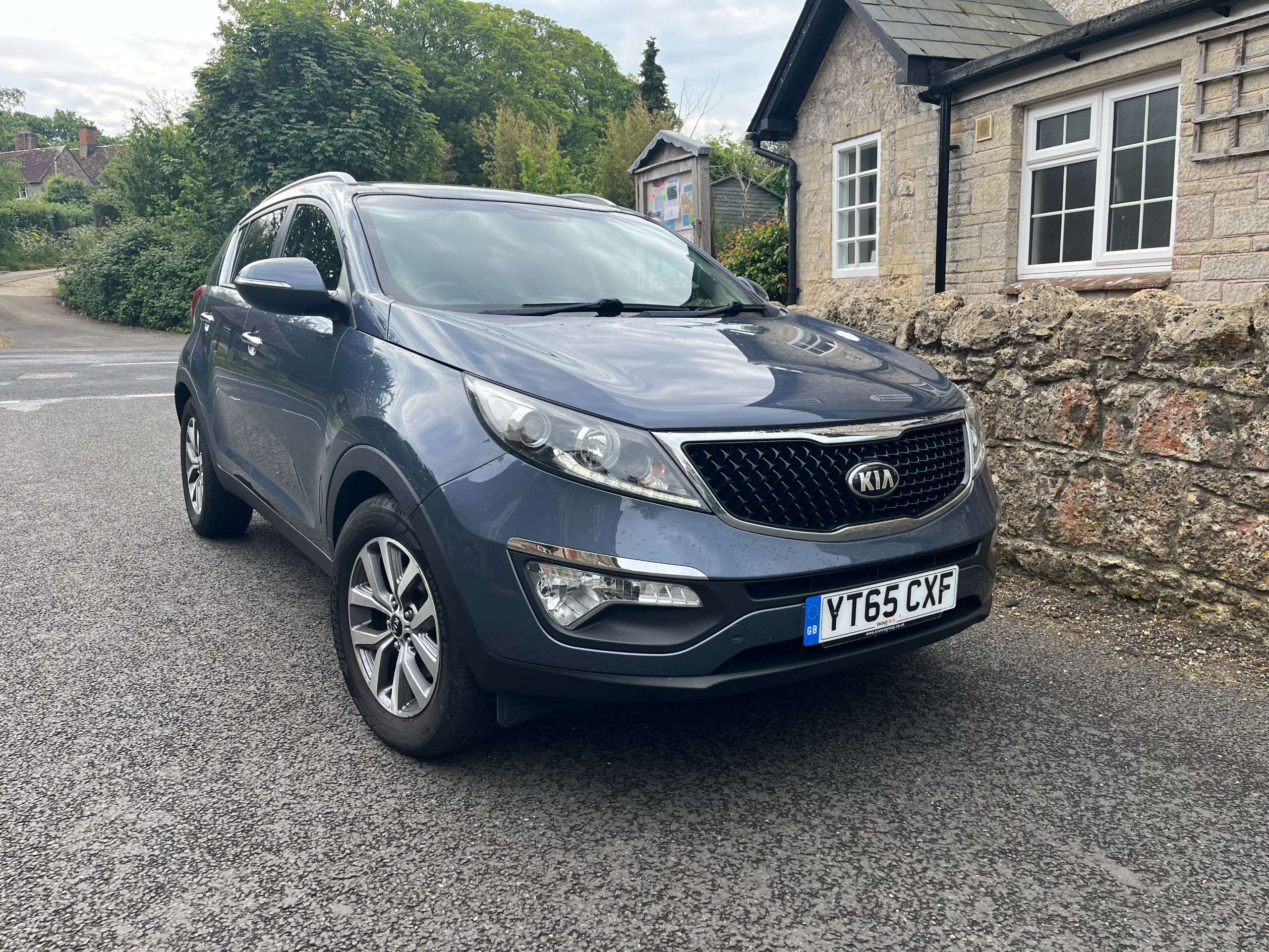 A 2015 KIA SPORTAGE 1.6 GDi EcoDynamics 2 SUV 5dr Petrol Manual 2WD Euro 6 (s/s) (133 bhp) A 2015 KIA SPORTAGE 1.6 GDi EcoDynamics 2 SUV 5dr Petrol Manual 2WD Euro 6 (s/s) (133 bhp)