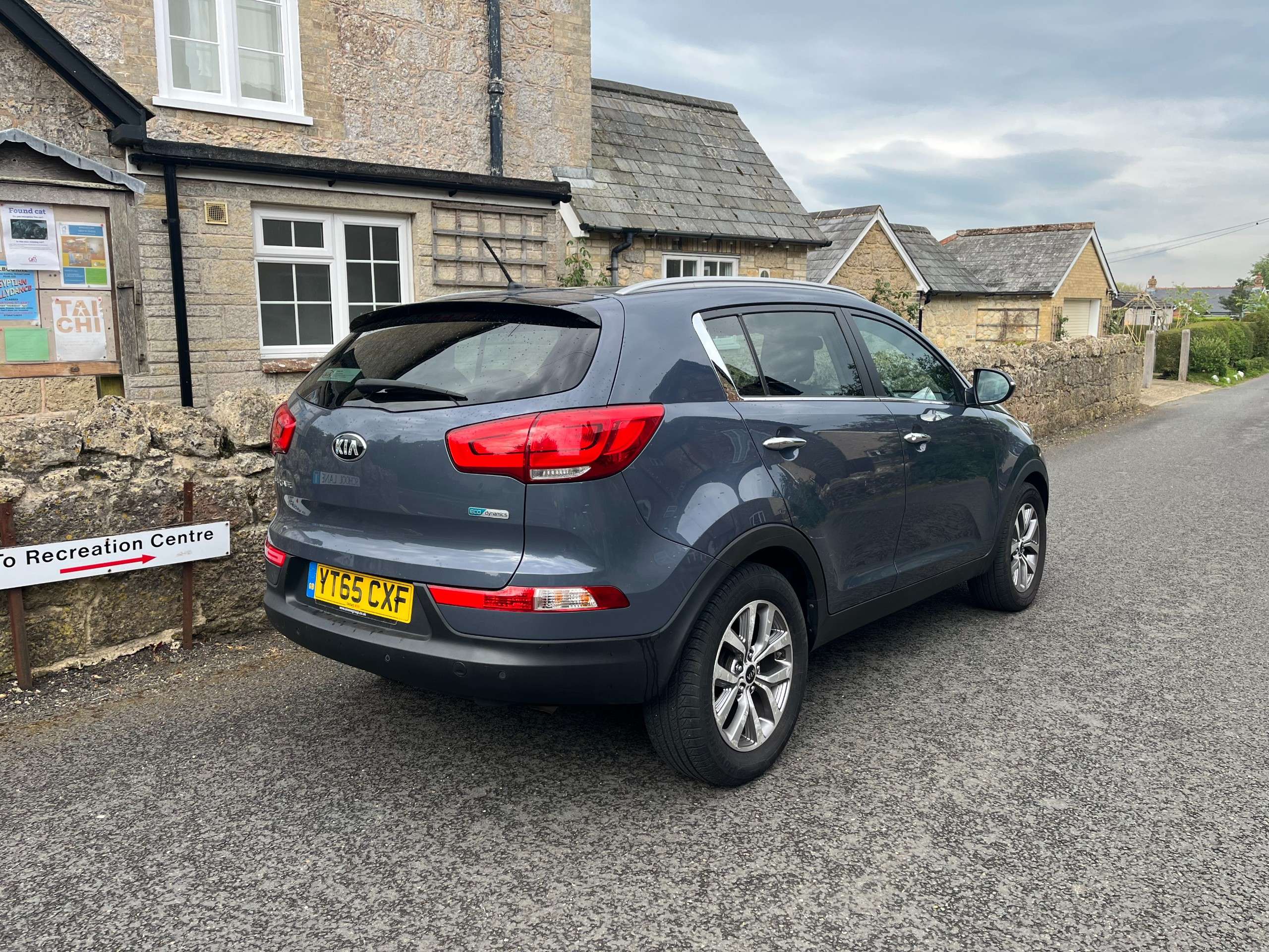 A 2015 KIA SPORTAGE 1.6 GDi EcoDynamics 2 SUV 5dr Petrol Manual 2WD Euro 6 (s/s) (133 bhp) A 2015 KIA SPORTAGE 1.6 GDi EcoDynamics 2 SUV 5dr Petrol Manual 2WD Euro 6 (s/s) (133 bhp)