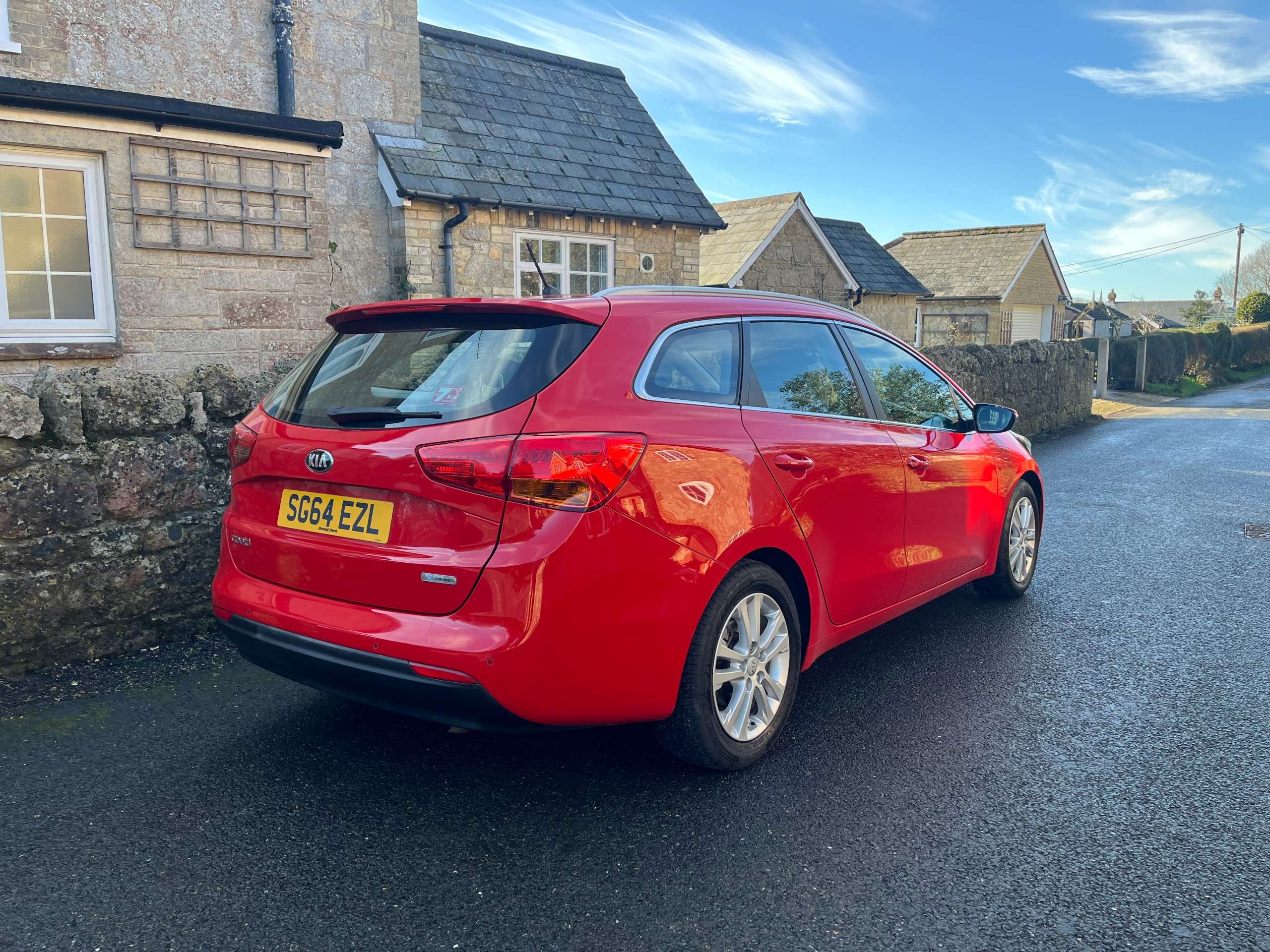 A 2014 KIA CEED 1.6 CRDi EcoDynamics 2 Sportswagon 5dr Diesel Manual Euro 5 (s/s) (126 bhp) A 2014 KIA CEED 1.6 CRDi EcoDynamics 2 Sportswagon 5dr Diesel Manual Euro 5 (s/s) (126 bhp)