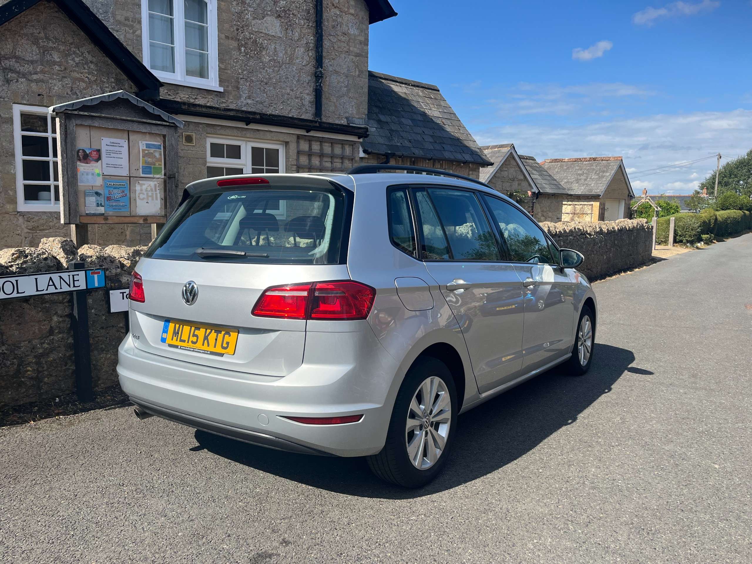 A 2015 VOLKSWAGEN GOLF SV 1.6 TDI BlueMotion Tech SE MPV 5dr Diesel Manual Euro 6 (s/s) (110 ps) A 2015 VOLKSWAGEN GOLF SV 1.6 TDI BlueMotion Tech SE MPV 5dr Diesel Manual Euro 6 (s/s) (110 ps)