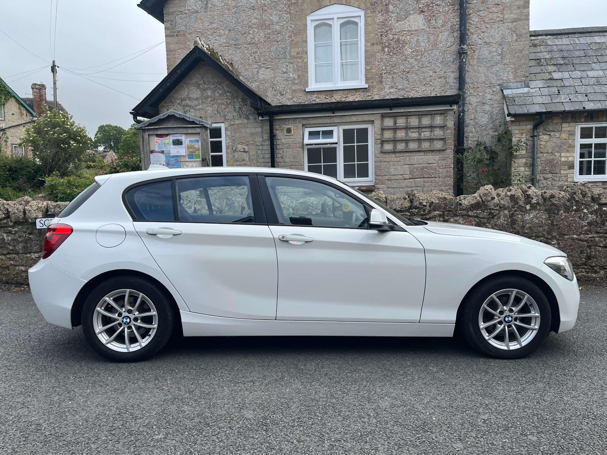 A 2014 BMW 1 SERIES 1.6 116d ED EfficientDynamics Hatchback 5dr Diesel Manual Euro 5 (s/s) (116 ps) A 2014 BMW 1 SERIES 1.6 116d ED EfficientDynamics Hatchback 5dr Diesel Manual Euro 5 (s/s) (116 ps)