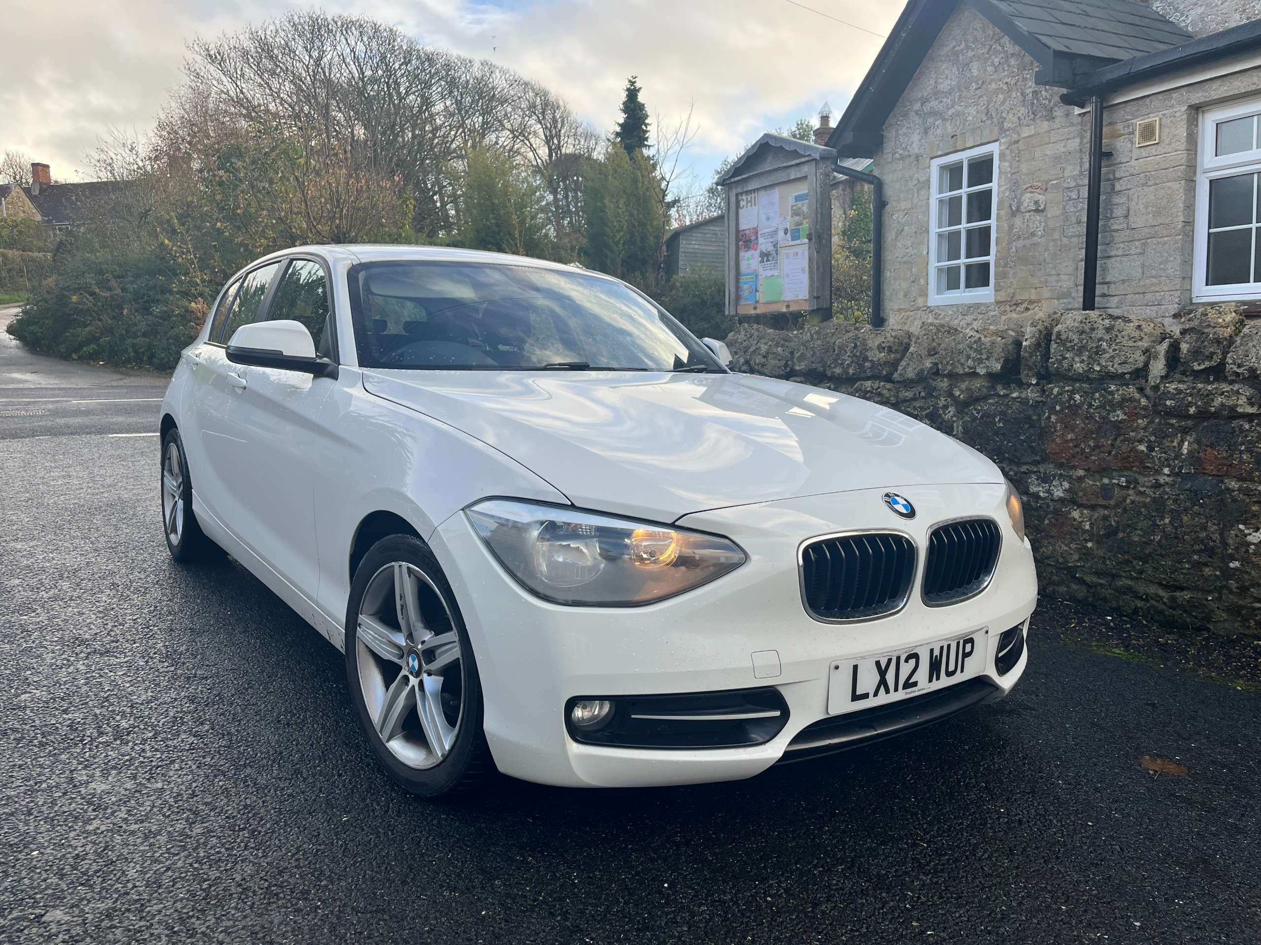 A 2012 BMW 1 SERIES 1.6 116i Sport Hatchback 5dr Petrol Manual Euro 5 (s/s) (136 ps) A 2012 BMW 1 SERIES 1.6 116i Sport Hatchback 5dr Petrol Manual Euro 5 (s/s) (136 ps)