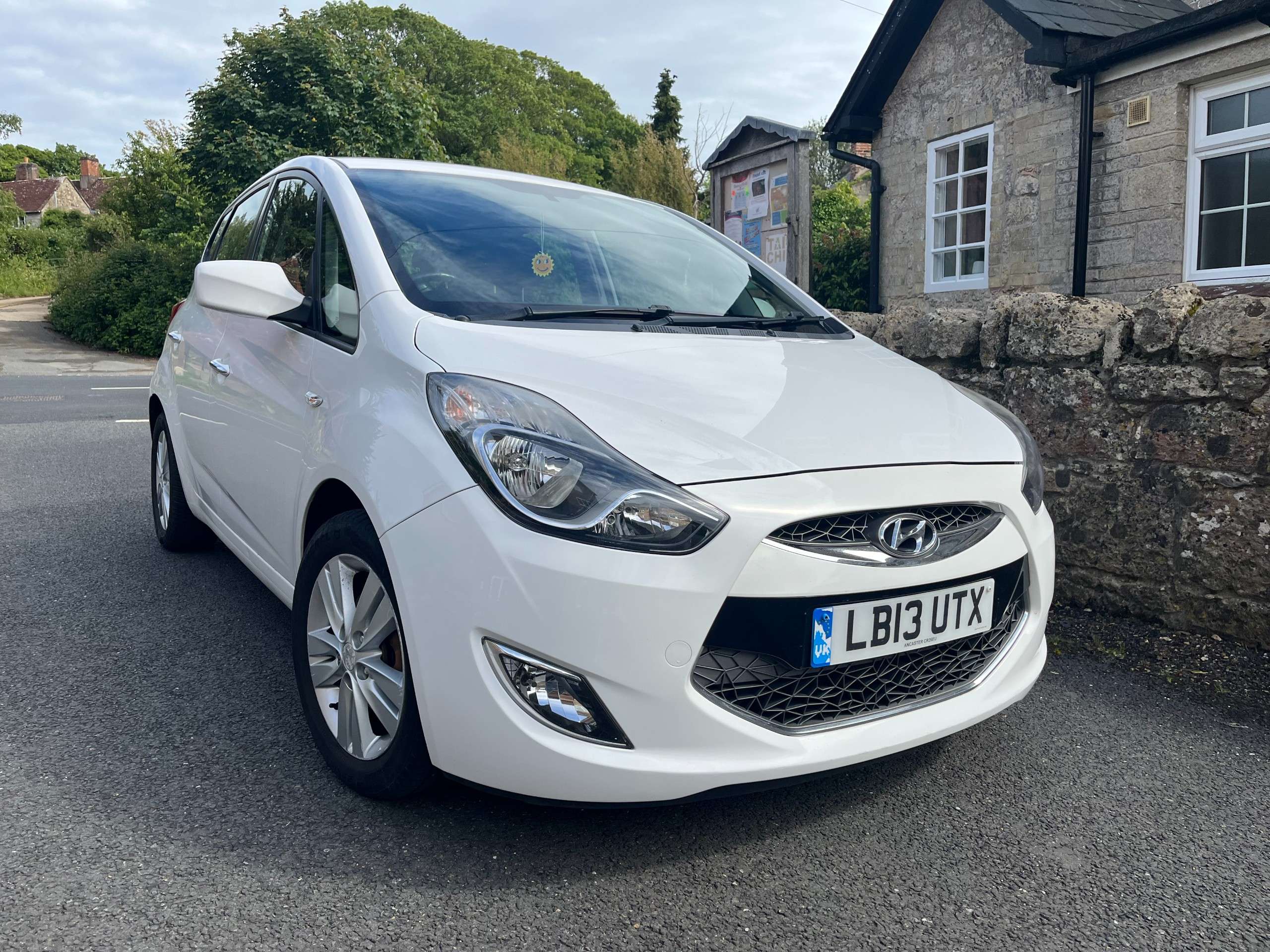 A 2013 HYUNDAI IX20 1.6 Active Hatchback 5dr Petrol Auto Euro 5 (123 bhp) A 2013 HYUNDAI IX20 1.6 Active Hatchback 5dr Petrol Auto Euro 5 (123 bhp)