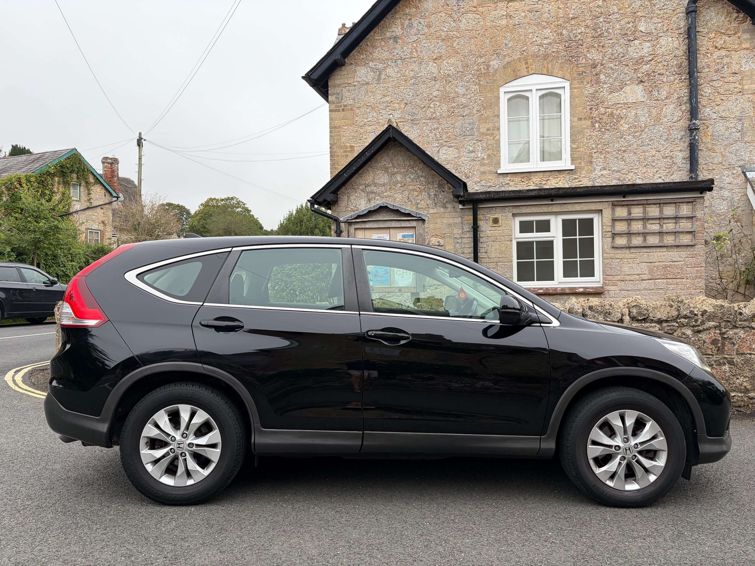 A 2013 HONDA CR-V 2.2 i-DTEC SE SUV 5dr Diesel Manual 4WD Euro 5 (s/s) (150 ps) A 2013 HONDA CR-V 2.2 i-DTEC SE SUV 5dr Diesel Manual 4WD Euro 5 (s/s) (150 ps)