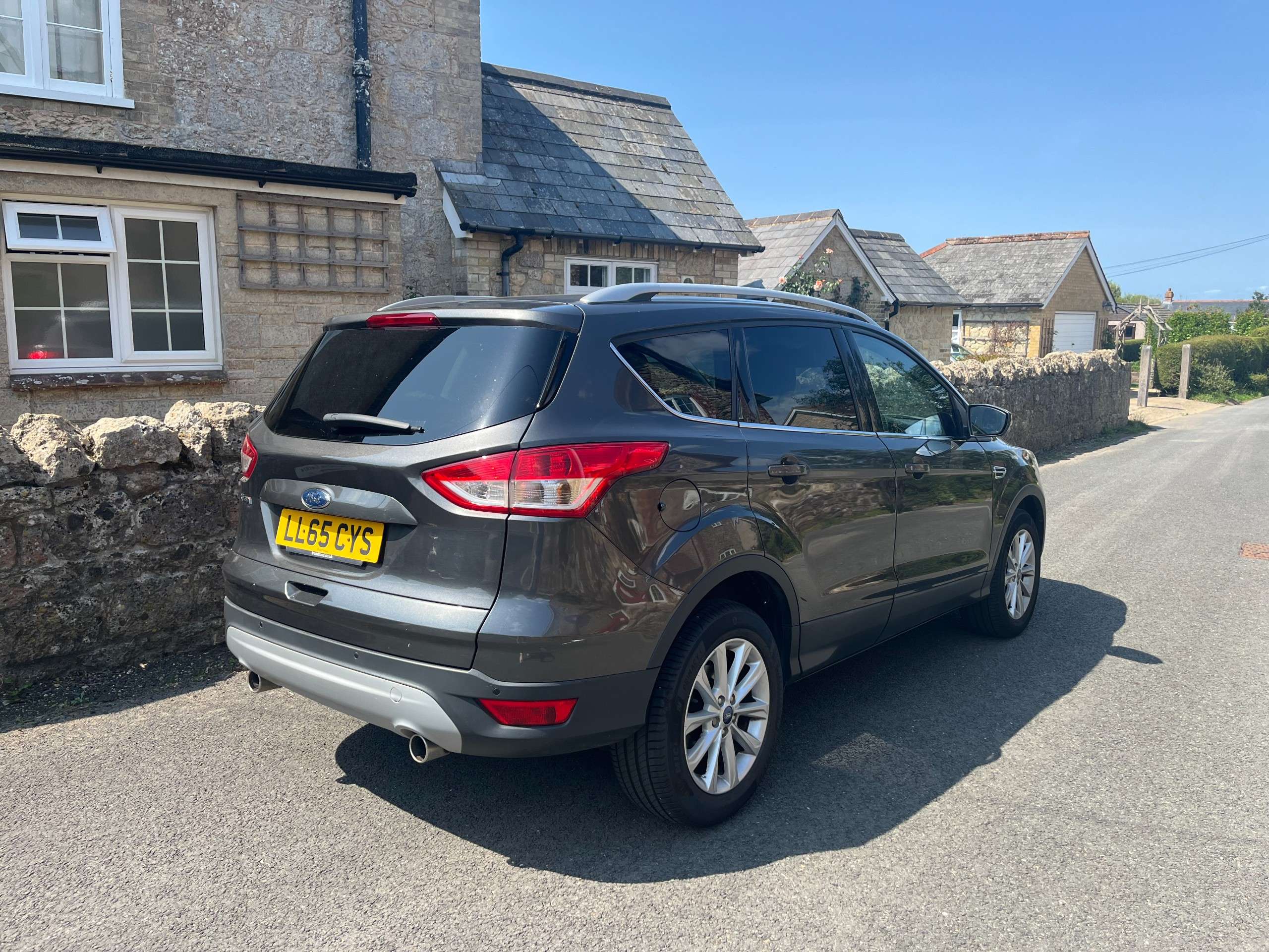 A 2015 FORD KUGA TITANIUM TDCI 5-Door A 2015 FORD KUGA TITANIUM TDCI 5-Door
