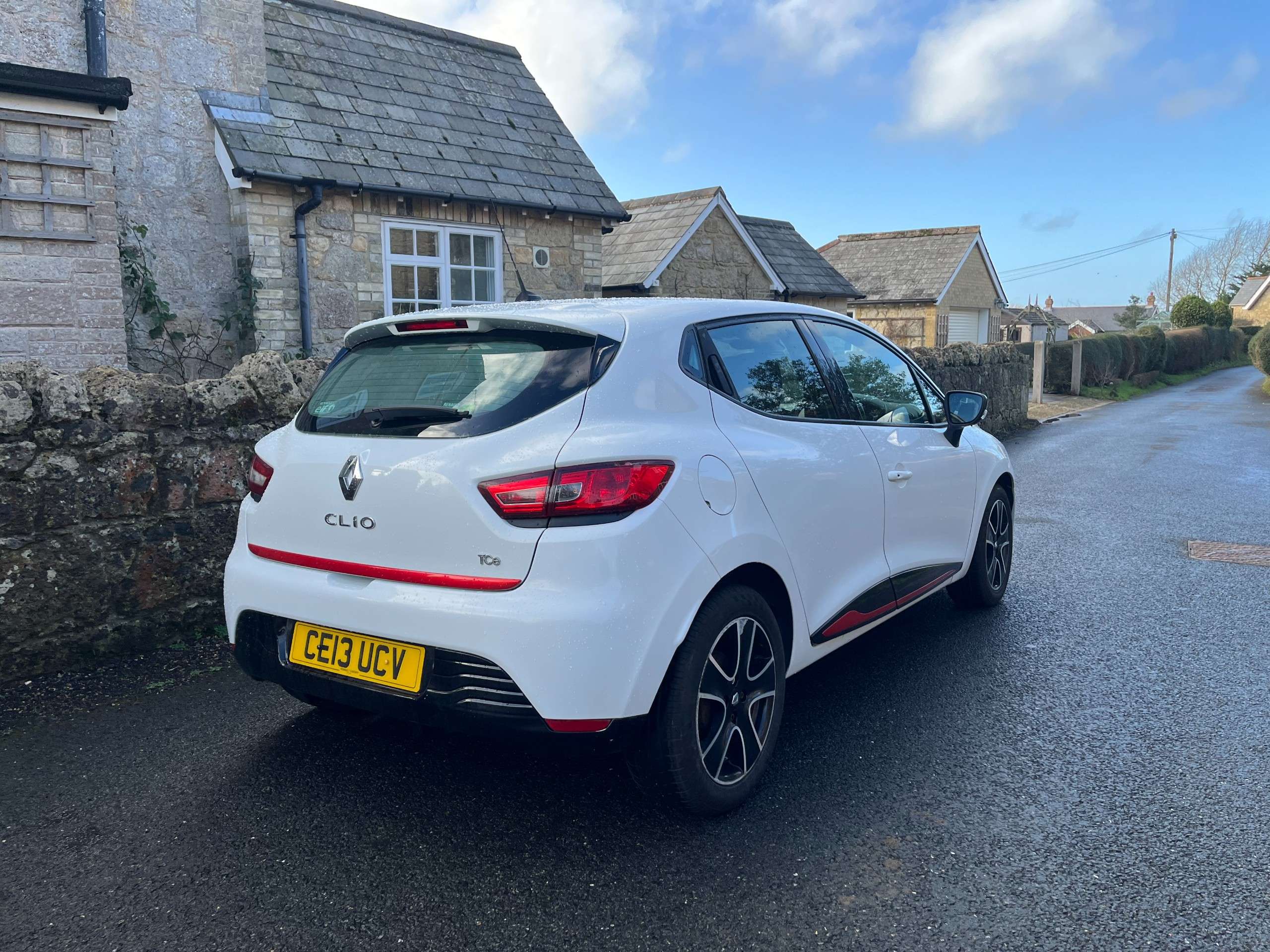 A 2013 RENAULT CLIO 0.9 TCe Dynamique MediaNav Hatchback 5dr Petrol Manual Euro 5 (s/s) (90 ps) A 2013 RENAULT CLIO 0.9 TCe Dynamique MediaNav Hatchback 5dr Petrol Manual Euro 5 (s/s) (90 ps)