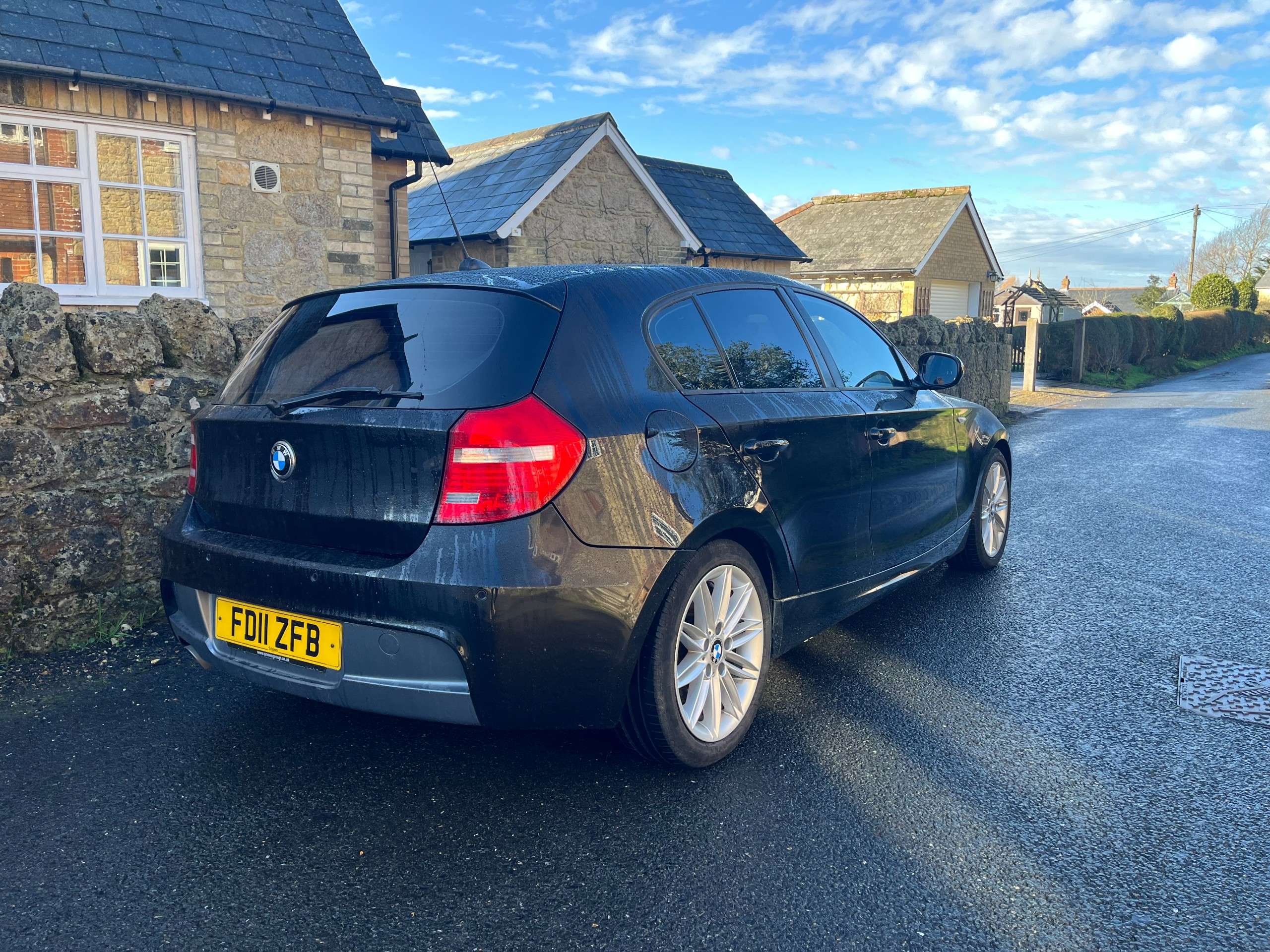 A 2011 BMW 1 SERIES 2.0 118d M Sport Hatchback 5dr Diesel Steptronic Euro 5 (143 ps) A 2011 BMW 1 SERIES 2.0 118d M Sport Hatchback 5dr Diesel Steptronic Euro 5 (143 ps)