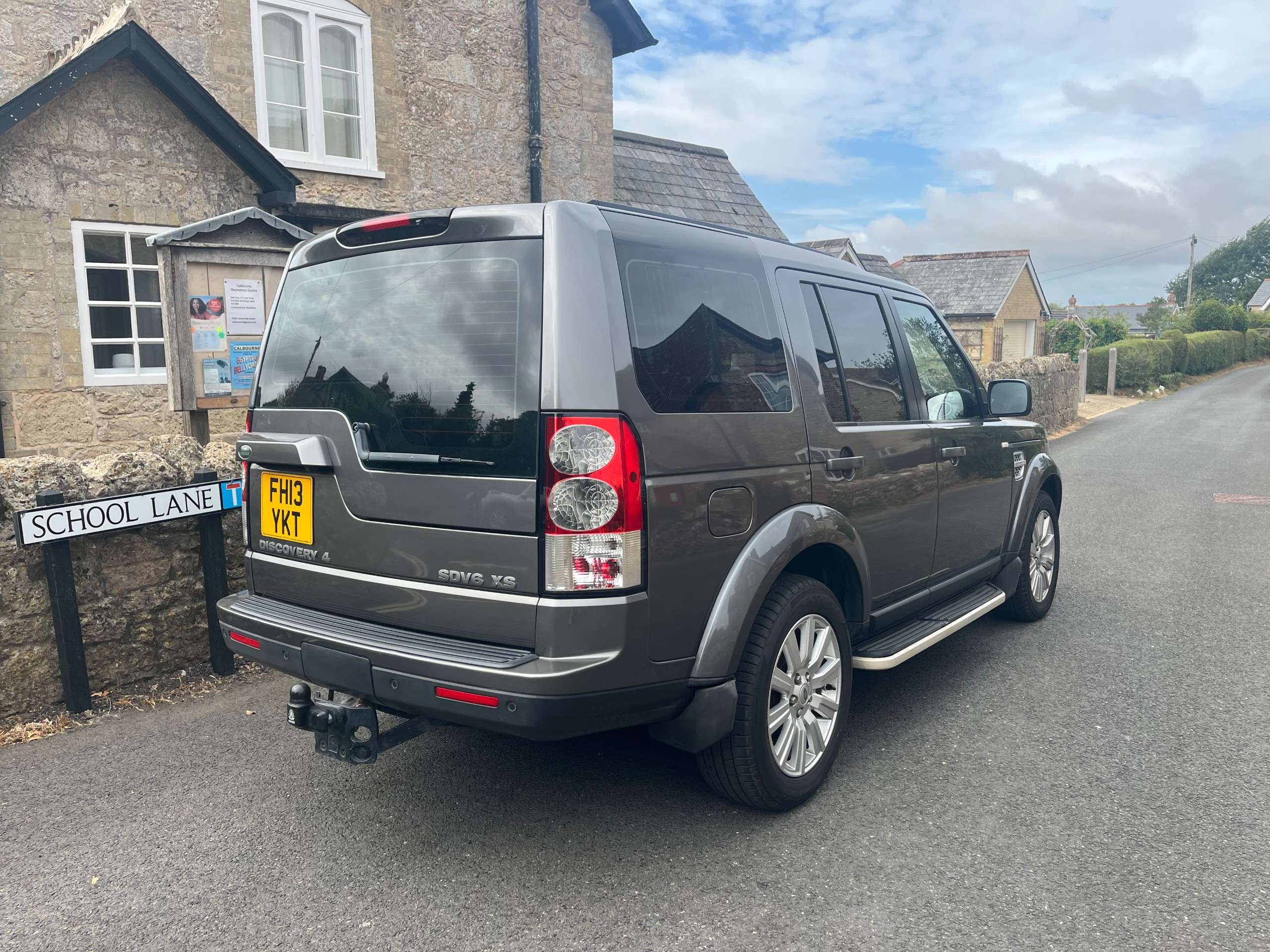 A 2013 LAND ROVER DISCOVERY 4 3.0 SD V6 XS SUV 5dr Diesel Auto 4WD Euro 5 (255 bhp) A 2013 LAND ROVER DISCOVERY 4 3.0 SD V6 XS SUV 5dr Diesel Auto 4WD Euro 5 (255 bhp)