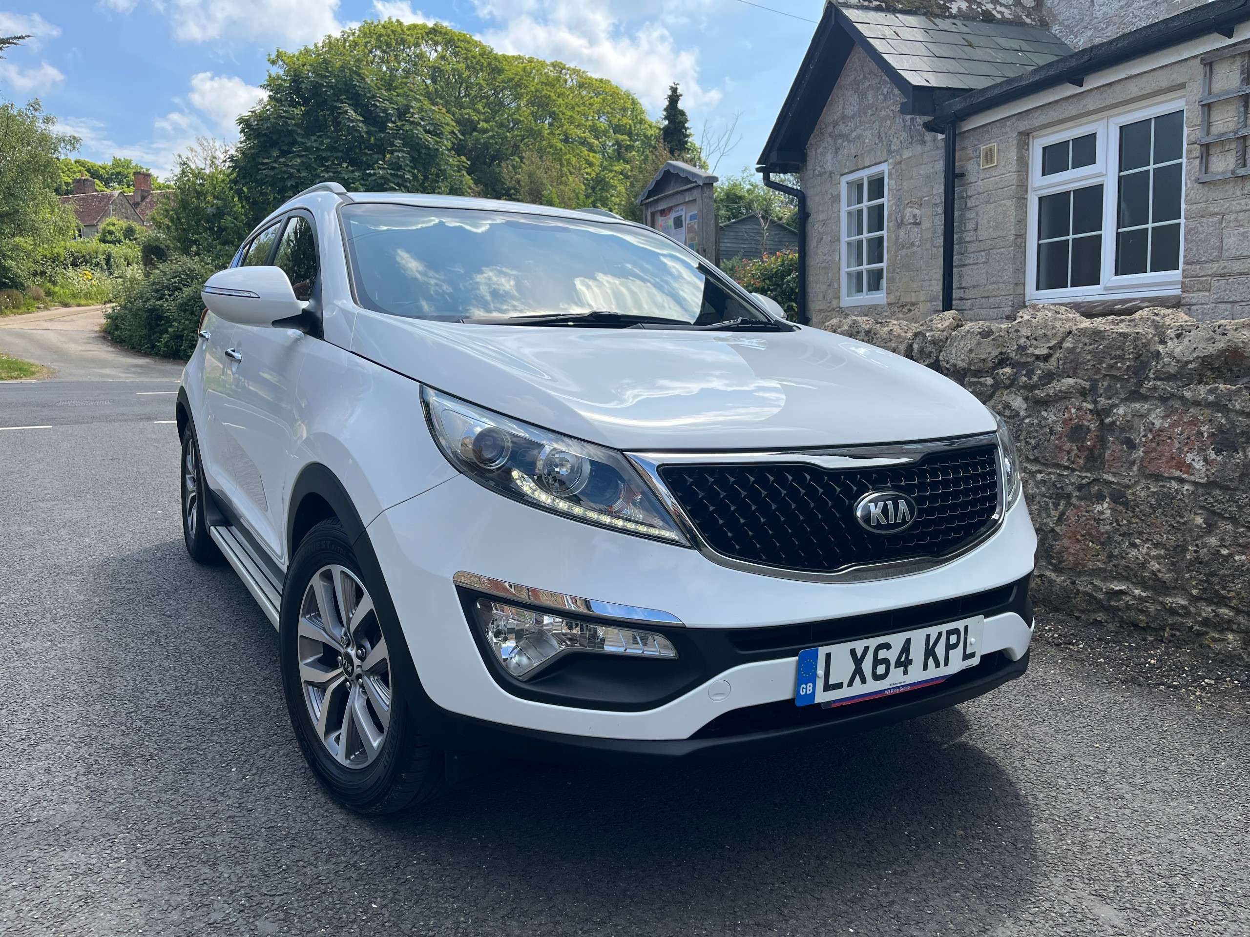 A 2014 KIA SPORTAGE 1.7 CRDi EcoDynamics White Edition SUV 5dr Diesel Manual 2WD Euro 5 (s/s) (114 bhp) A 2014 KIA SPORTAGE 1.7 CRDi EcoDynamics White Edition SUV 5dr Diesel Manual 2WD Euro 5 (s/s) (114 bhp)