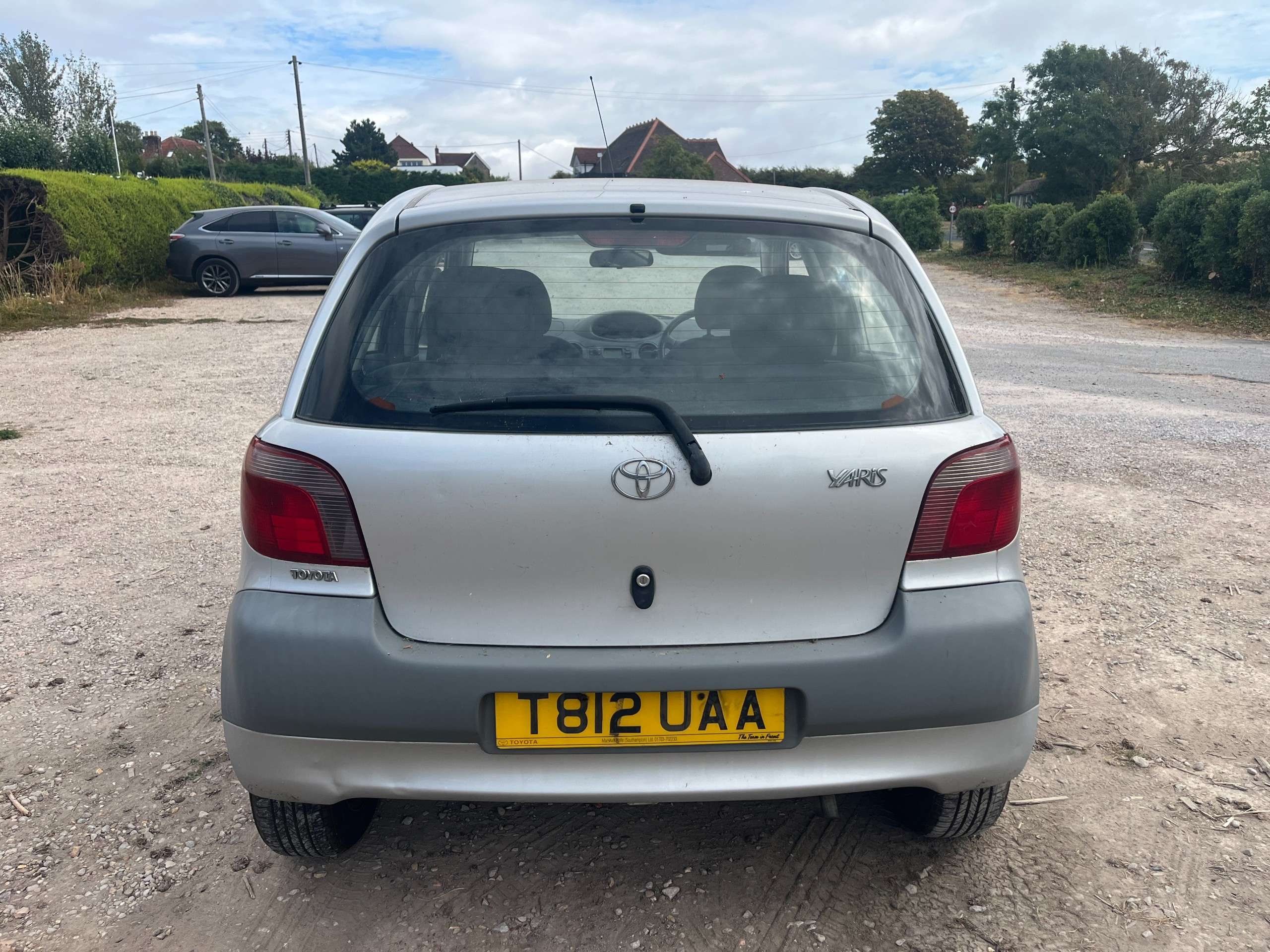 A 1999 TOYOTA YARIS A 1999 TOYOTA YARIS