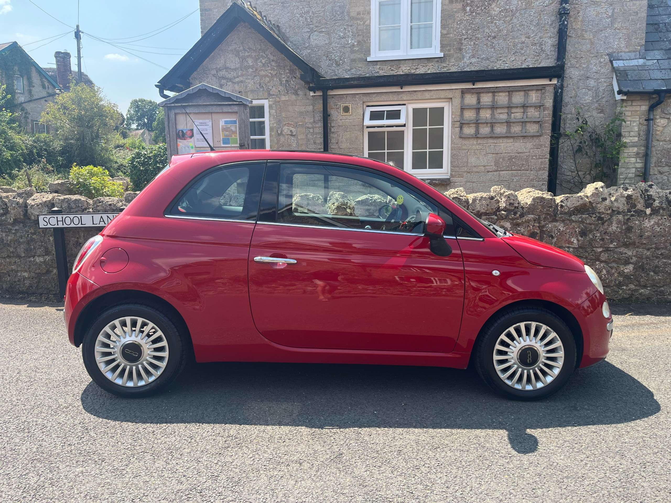 A 2011 FIAT 500 1.2 Lounge Hatchback 3dr Petrol Manual Euro 5 (s/s) (69 bhp) A 2011 FIAT 500 1.2 Lounge Hatchback 3dr Petrol Manual Euro 5 (s/s) (69 bhp)