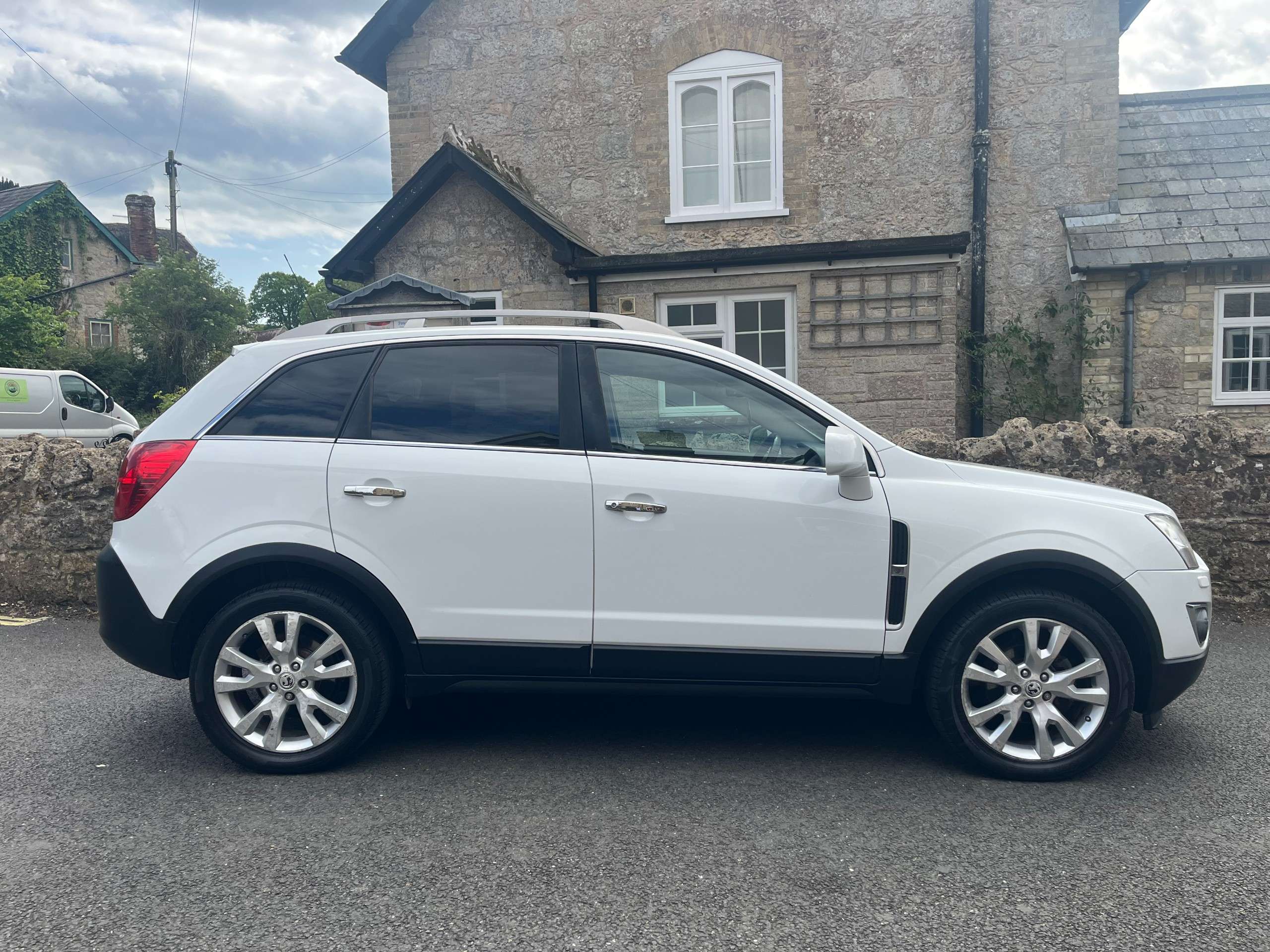 A 2014 VAUXHALL ANTARA 2.2 CDTi SE SUV 5dr Diesel Manual 4WD Euro 5 (s/s) (SNav) (163 ps) A 2014 VAUXHALL ANTARA 2.2 CDTi SE SUV 5dr Diesel Manual 4WD Euro 5 (s/s) (SNav) (163 ps)