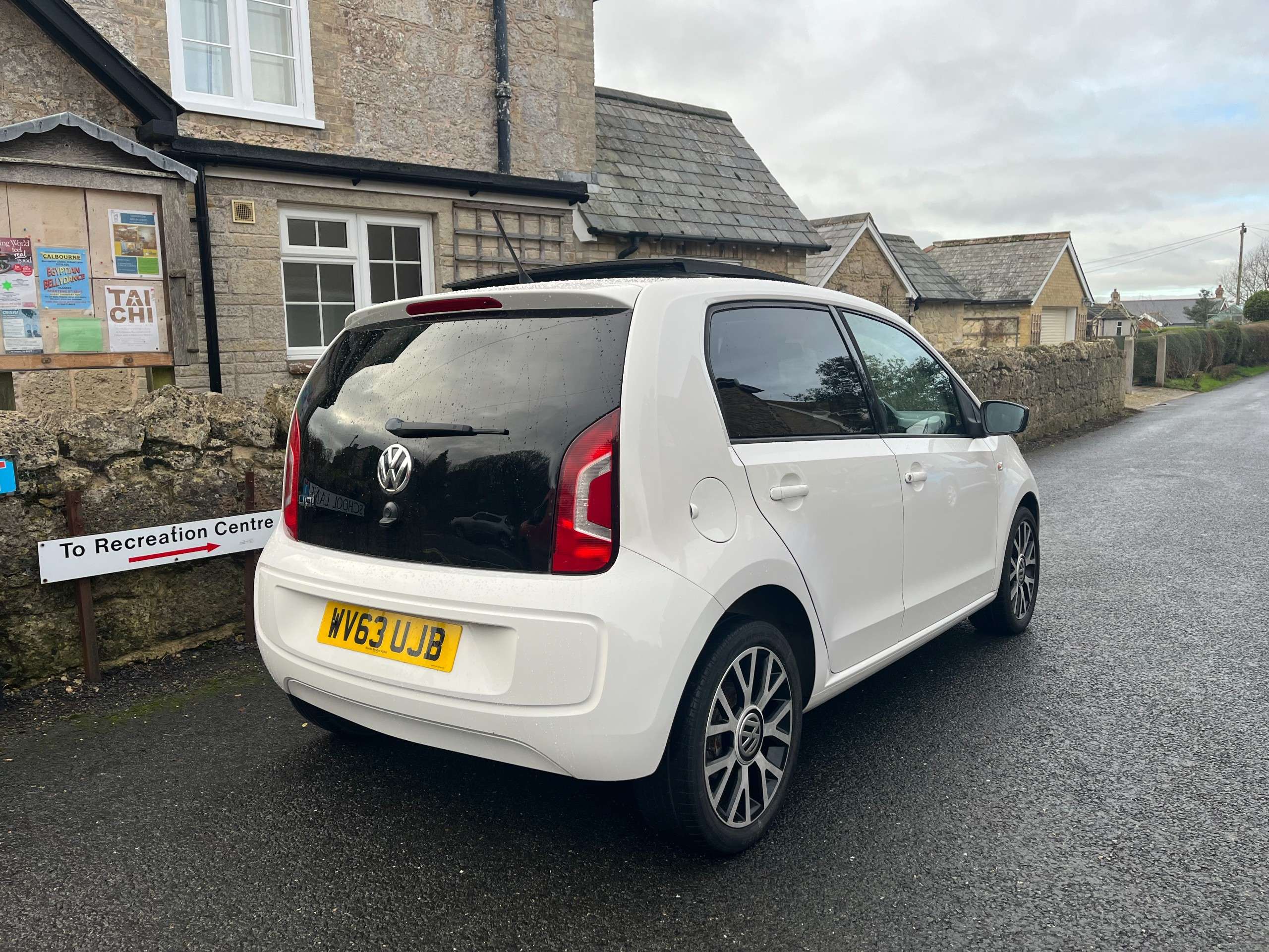 A 2013 VOLKSWAGEN UP! 1.0 Groove up Hatchback 5dr Petrol Manual A 2013 VOLKSWAGEN UP! 1.0 Groove up Hatchback 5dr Petrol Manual