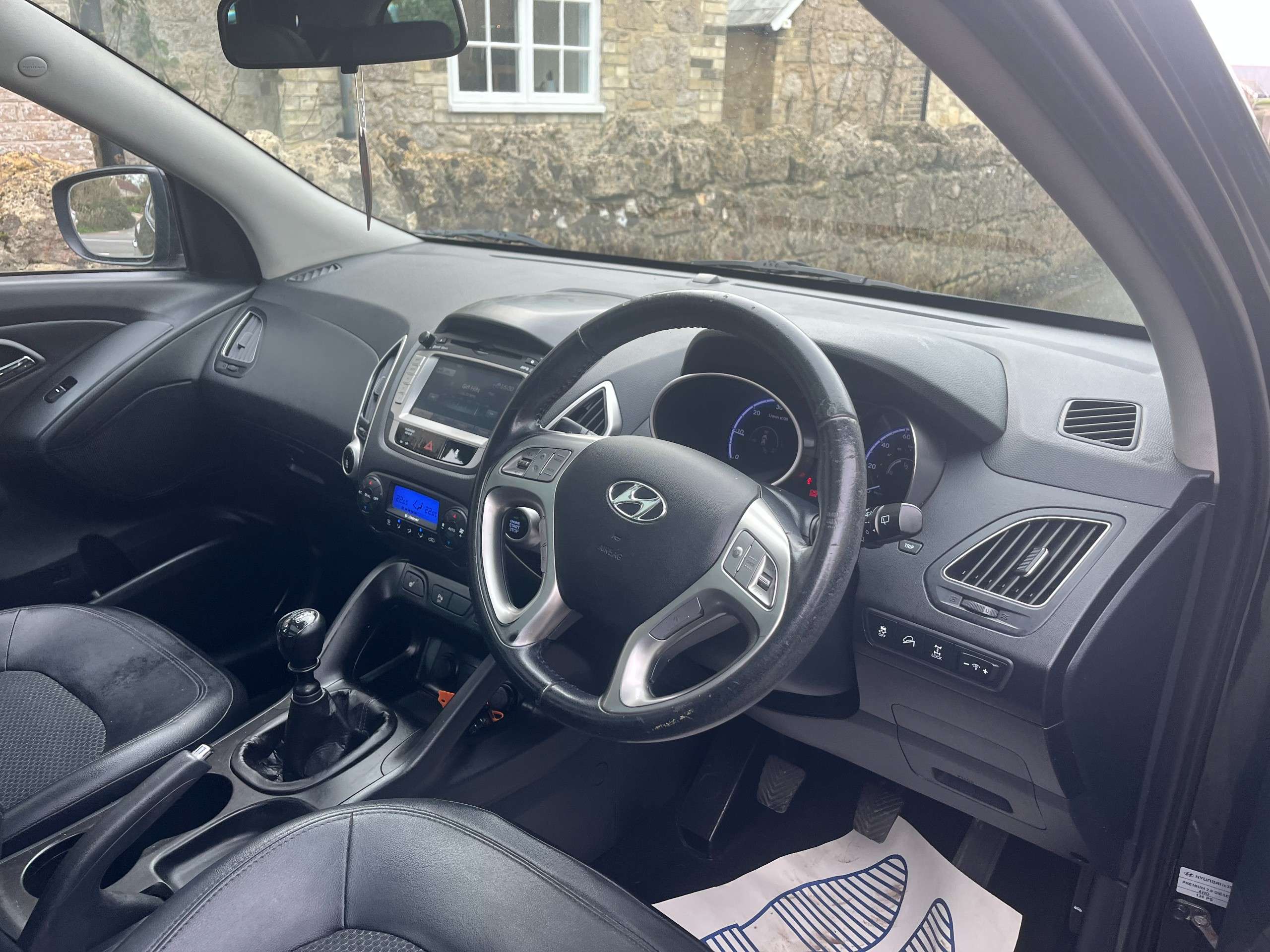 A 2012 HYUNDAI IX35 2.0 CRDi Premium SUV 5dr Diesel Manual 4WD Euro 5 (134 bhp) A 2012 HYUNDAI IX35 2.0 CRDi Premium SUV 5dr Diesel Manual 4WD Euro 5 (134 bhp)