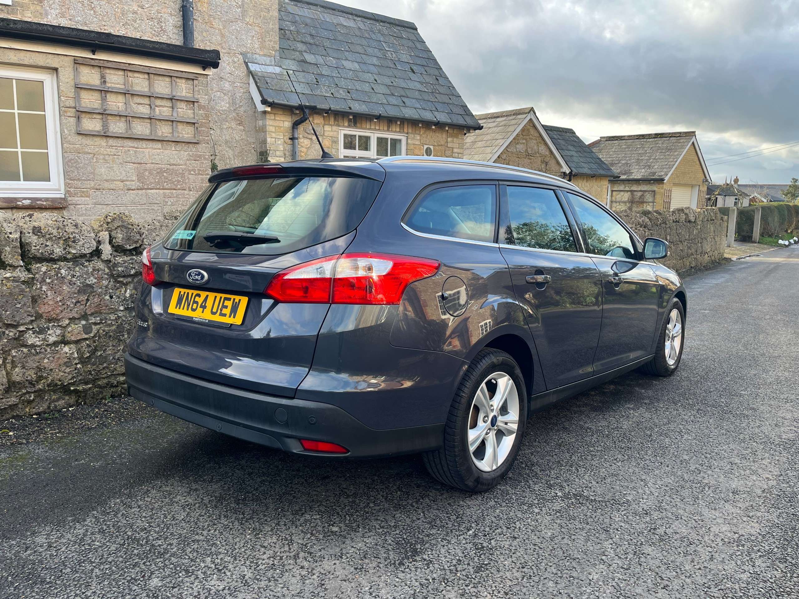 A 2014 FORD FOCUS 1.6 TDCi Zetec Estate 5dr Diesel Manual Euro 5 (s/s) (115 ps) A 2014 FORD FOCUS 1.6 TDCi Zetec Estate 5dr Diesel Manual Euro 5 (s/s) (115 ps)