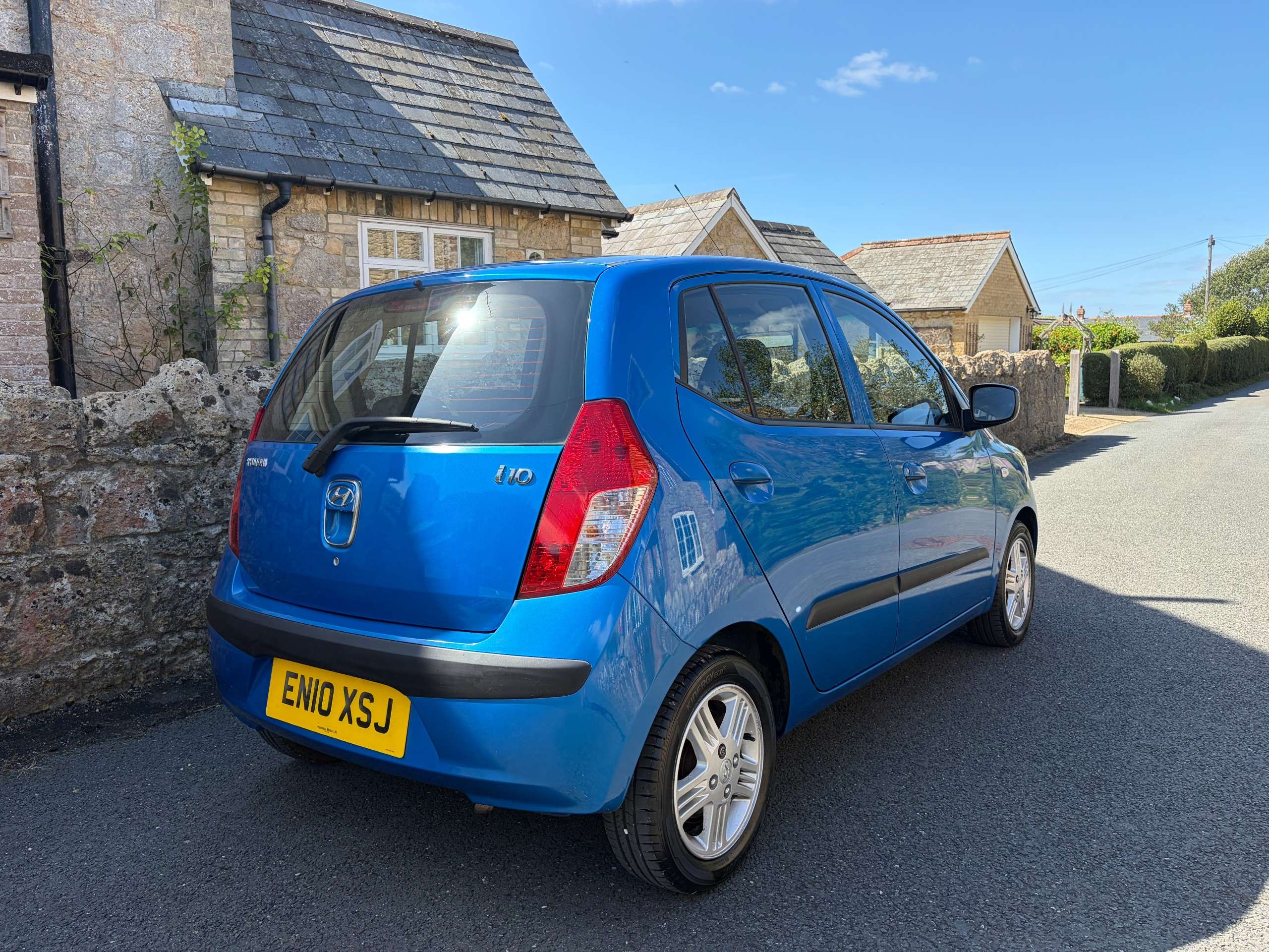 A 2010 HYUNDAI I10 1.2 Comfort Hatchback 5dr Petrol Manual Euro 4 (77 bhp) A 2010 HYUNDAI I10 1.2 Comfort Hatchback 5dr Petrol Manual Euro 4 (77 bhp)