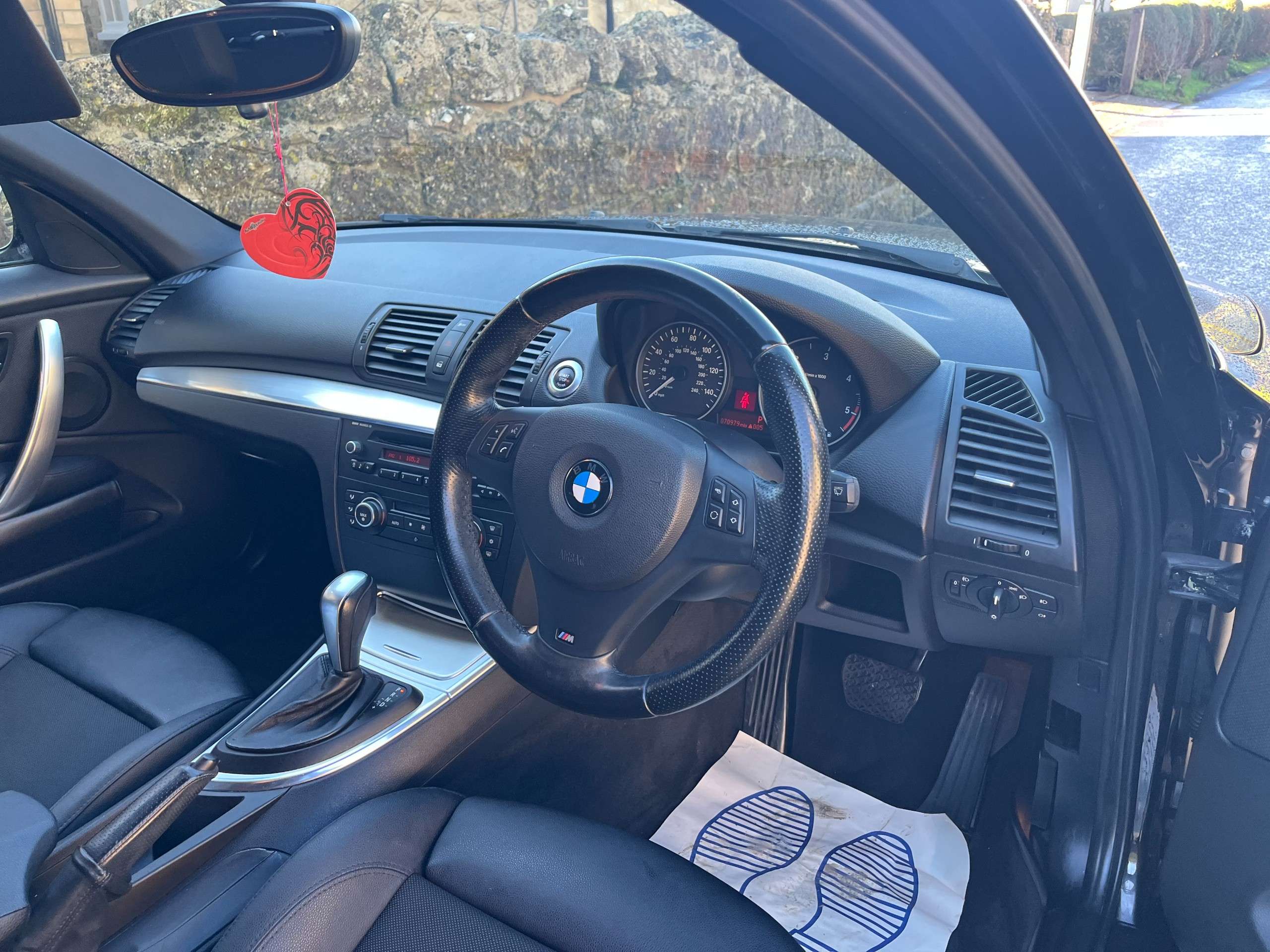 A 2011 BMW 1 SERIES 2.0 118d M Sport Hatchback 5dr Diesel Steptronic Euro 5 (143 ps) A 2011 BMW 1 SERIES 2.0 118d M Sport Hatchback 5dr Diesel Steptronic Euro 5 (143 ps)