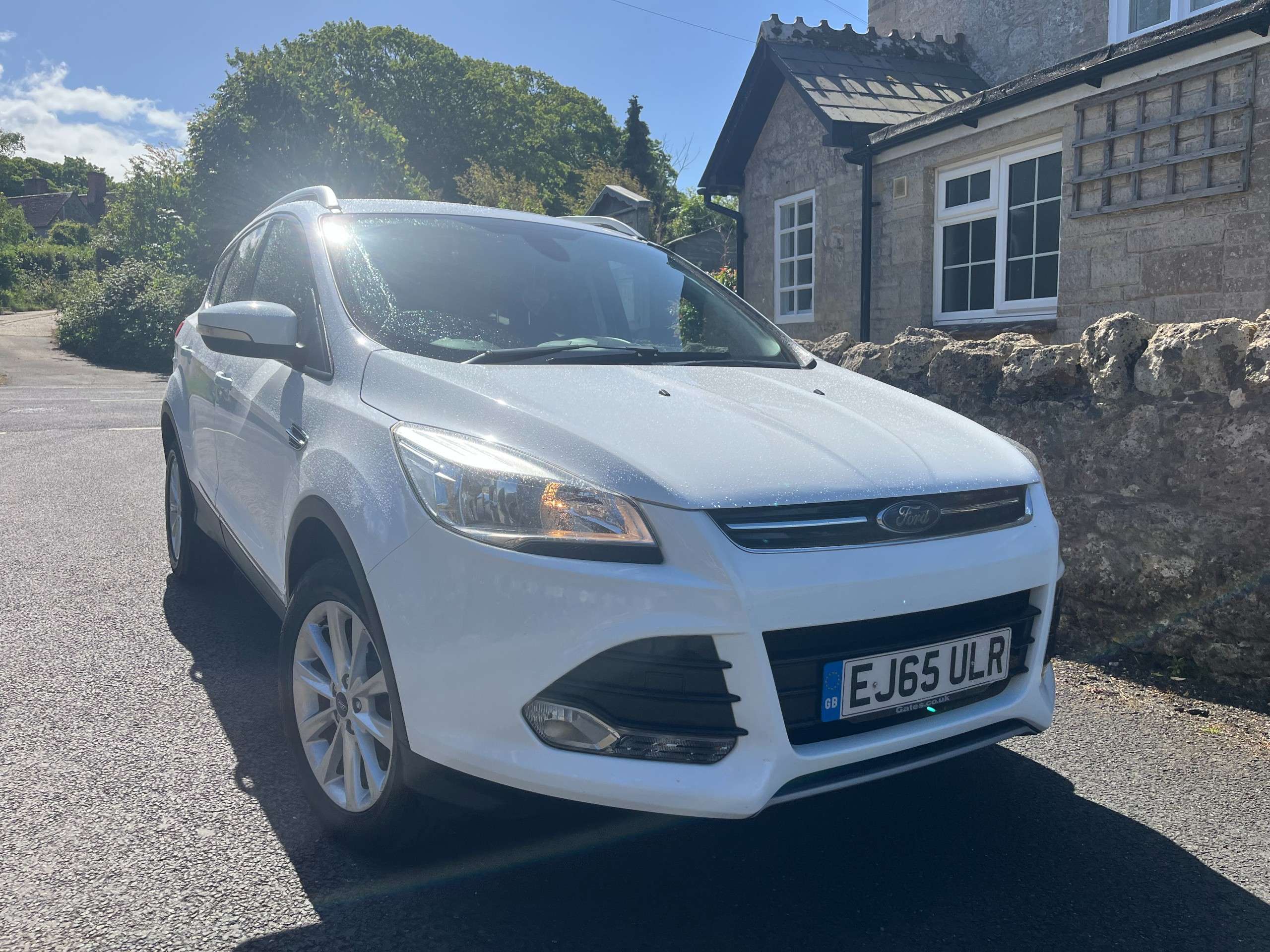 A 2015 FORD KUGA 2.0 TDCi Titanium SUV 5dr Diesel Manual 2WD Euro 6 (s/s) (150 ps) A 2015 FORD KUGA 2.0 TDCi Titanium SUV 5dr Diesel Manual 2WD Euro 6 (s/s) (150 ps)