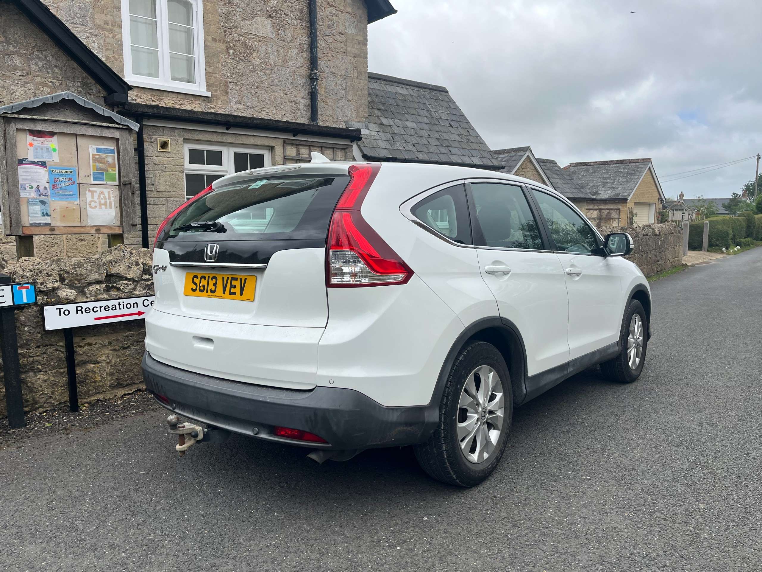 A 2013 HONDA CR-V 2.0 i-VTEC SE SUV 5dr Petrol Manual Euro 5 (s/s) (155 ps) A 2013 HONDA CR-V 2.0 i-VTEC SE SUV 5dr Petrol Manual Euro 5 (s/s) (155 ps)