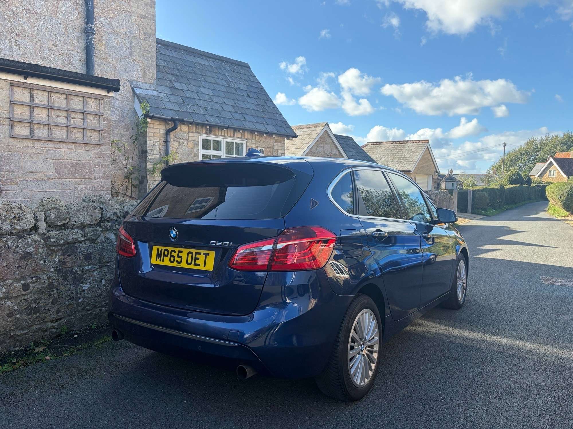 A 2015 BMW 2 SERIES ACTIVE TOURER 2.0 220i Luxury MPV 5dr Petrol Auto Euro 6 (s/s) (192 ps) A 2015 BMW 2 SERIES ACTIVE TOURER 2.0 220i Luxury MPV 5dr Petrol Auto Euro 6 (s/s) (192 ps)
