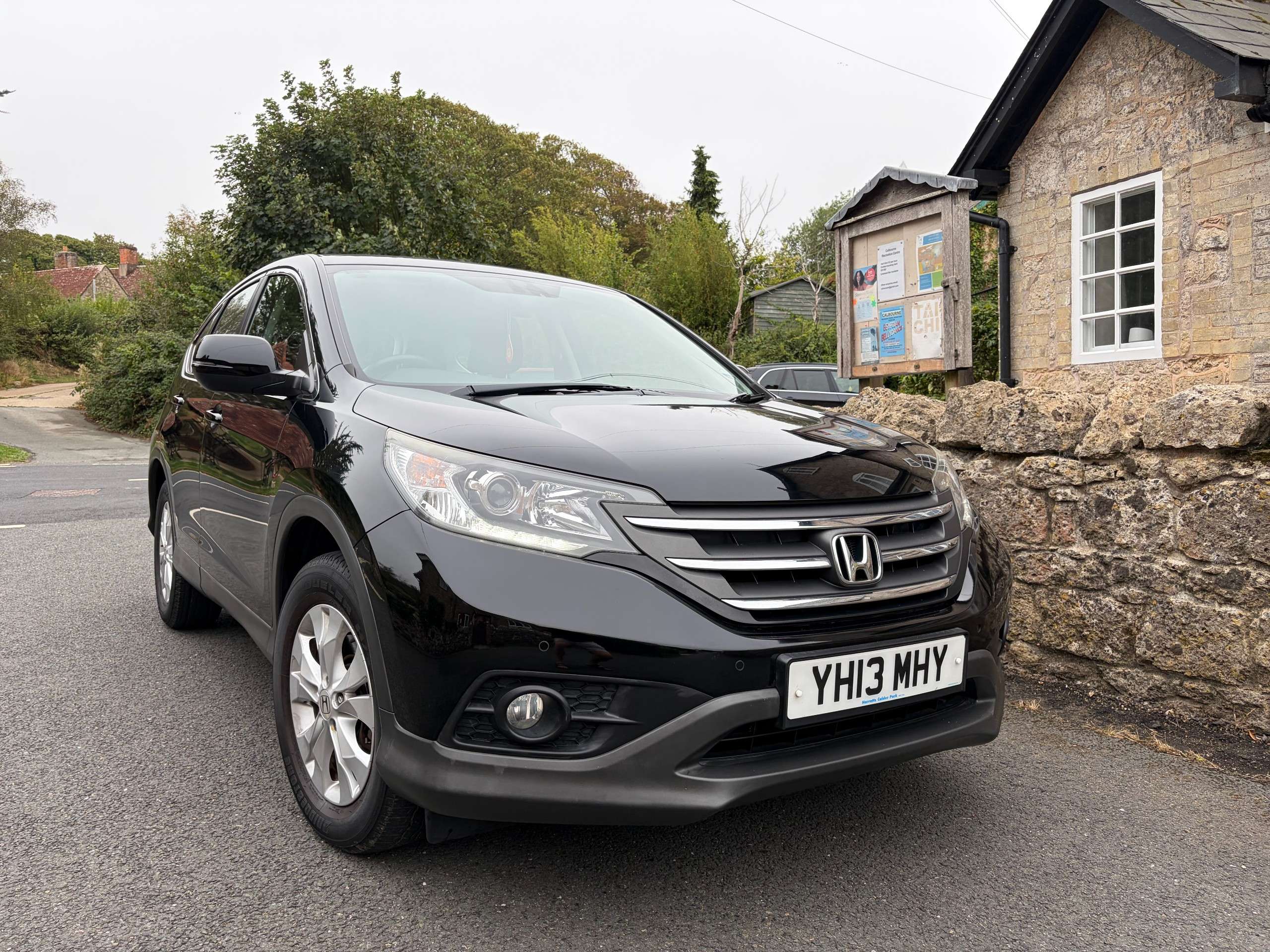 A 2013 HONDA CR-V 2.2 i-DTEC SE SUV 5dr Diesel Manual 4WD Euro 5 (s/s) (150 ps) A 2013 HONDA CR-V 2.2 i-DTEC SE SUV 5dr Diesel Manual 4WD Euro 5 (s/s) (150 ps)