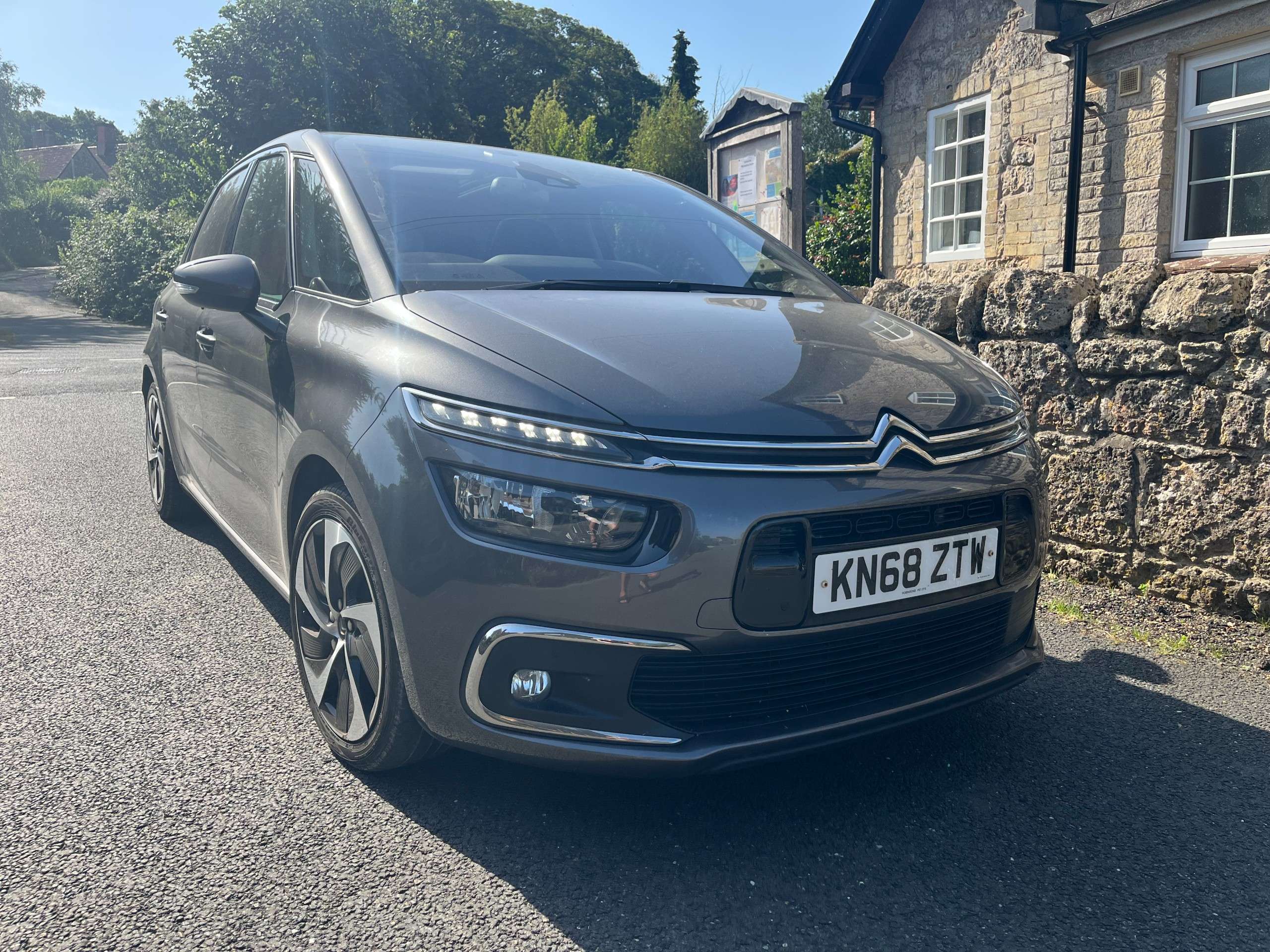 A 2018 CITROEN C4 2.0 BlueHDi Flair MPV 5dr Diesel EAT8 Euro 6 (s/s) (160 ps) A 2018 CITROEN C4 2.0 BlueHDi Flair MPV 5dr Diesel EAT8 Euro 6 (s/s) (160 ps)