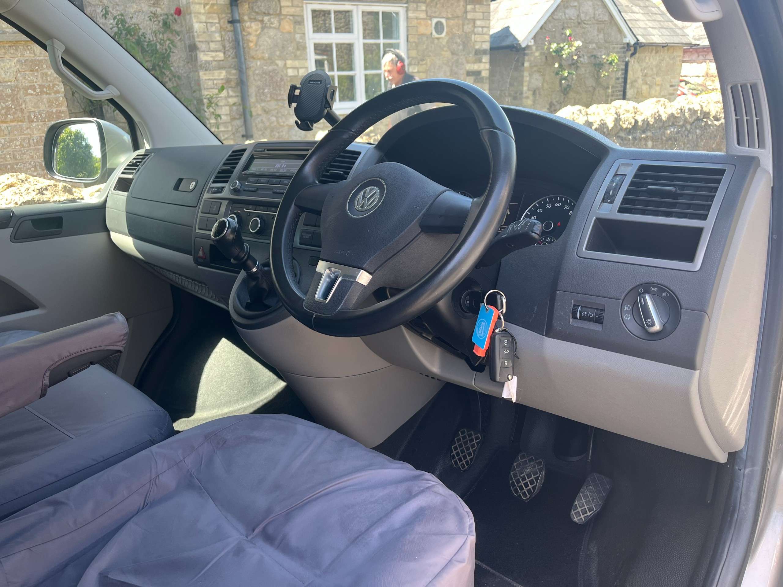 A 2015 VOLKSWAGEN TRANSPORTER 2.0 TDI T32 Highline Kombi 4dr Diesel Manual L1 H1 (198 g/km, 138.08 bhp) A 2015 VOLKSWAGEN TRANSPORTER 2.0 TDI T32 Highline Kombi 4dr Diesel Manual L1 H1 (198 g/km, 138.08 bhp)