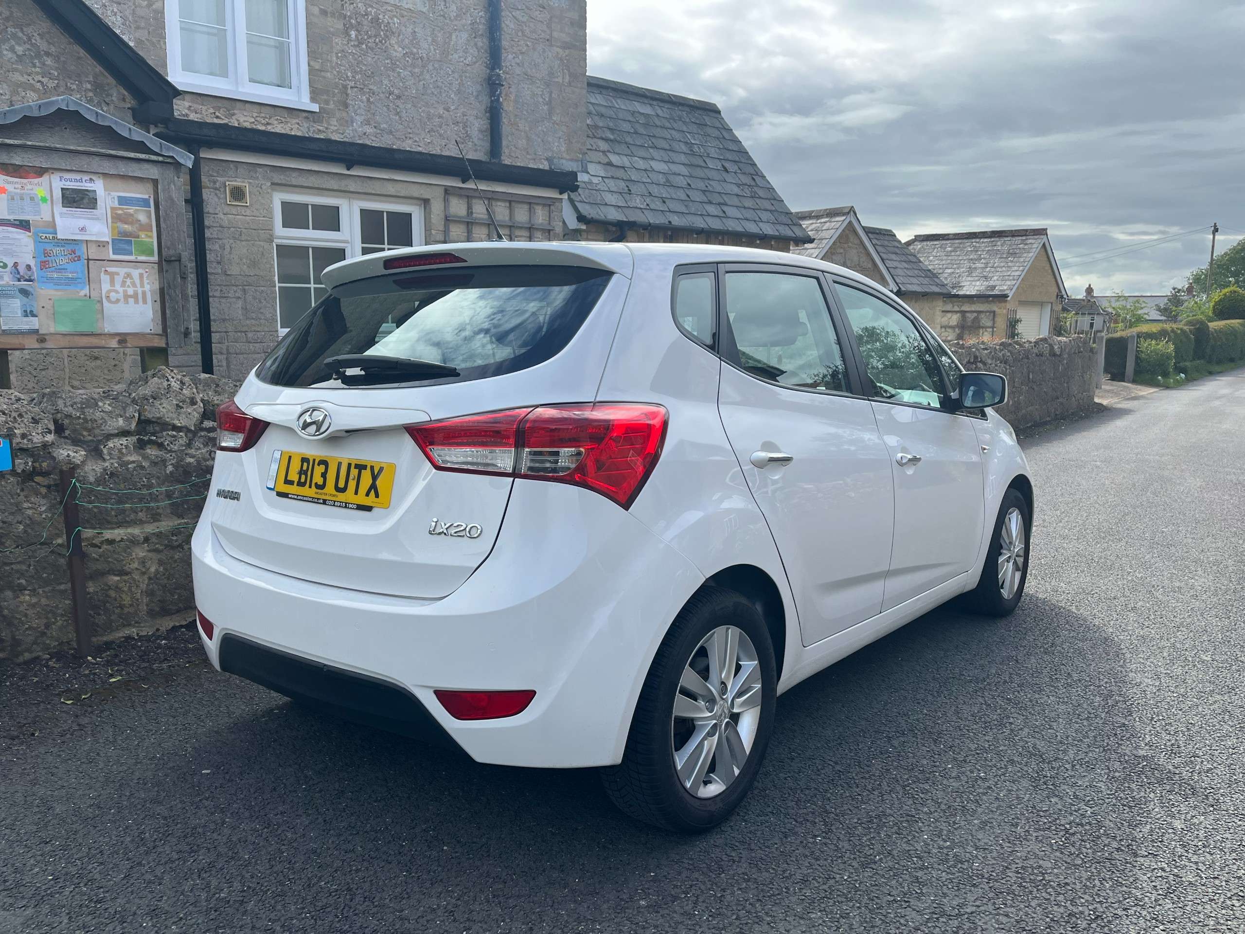A 2013 HYUNDAI IX20 1.6 Active Hatchback 5dr Petrol Auto Euro 5 (123 bhp) A 2013 HYUNDAI IX20 1.6 Active Hatchback 5dr Petrol Auto Euro 5 (123 bhp)