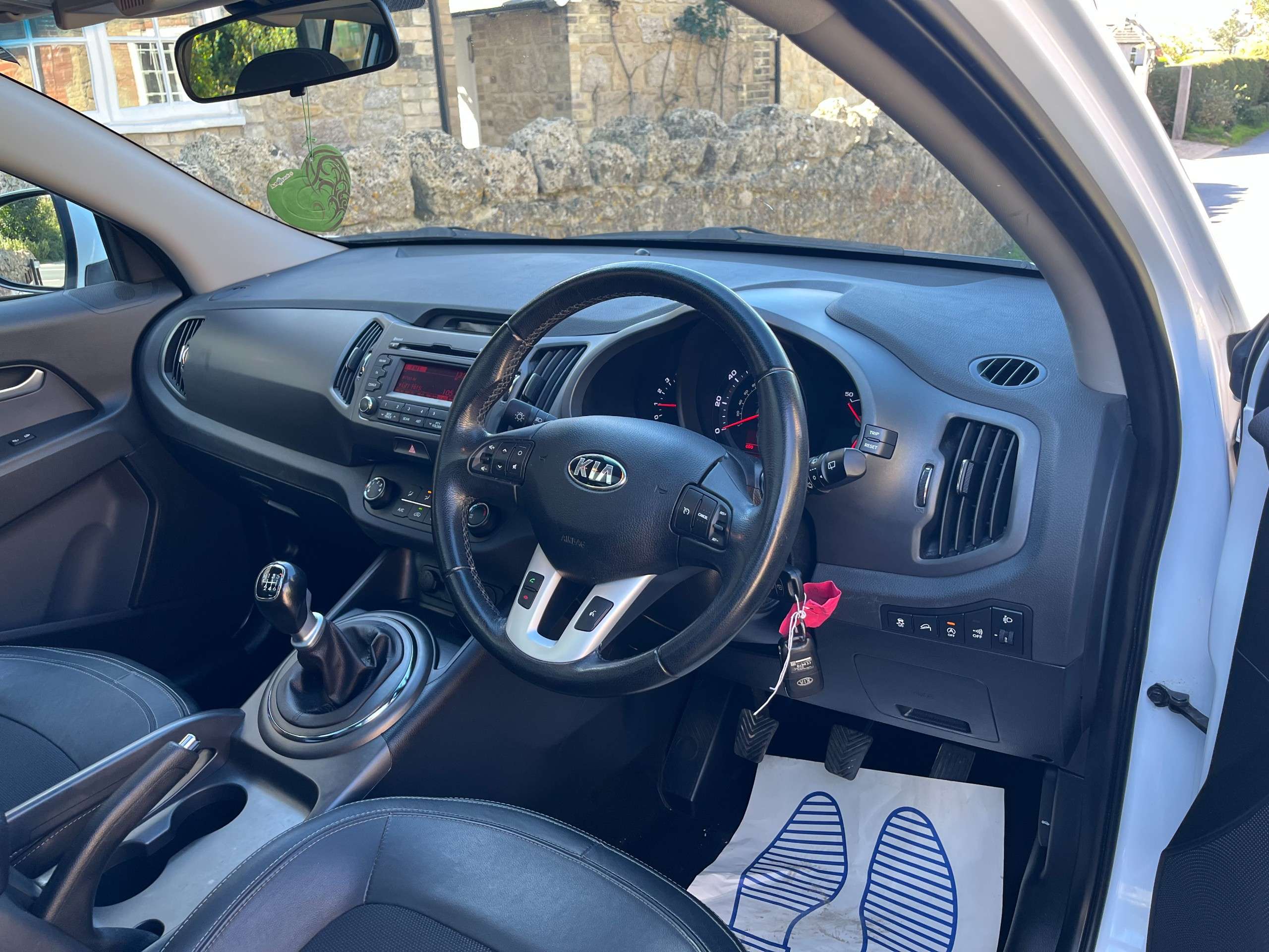 A 2012 KIA SPORTAGE 1.7 CRDi EcoDynamics 2 SUV 5dr Diesel Manual 2WD Euro 5 (s/s) (114 bhp) A 2012 KIA SPORTAGE 1.7 CRDi EcoDynamics 2 SUV 5dr Diesel Manual 2WD Euro 5 (s/s) (114 bhp)