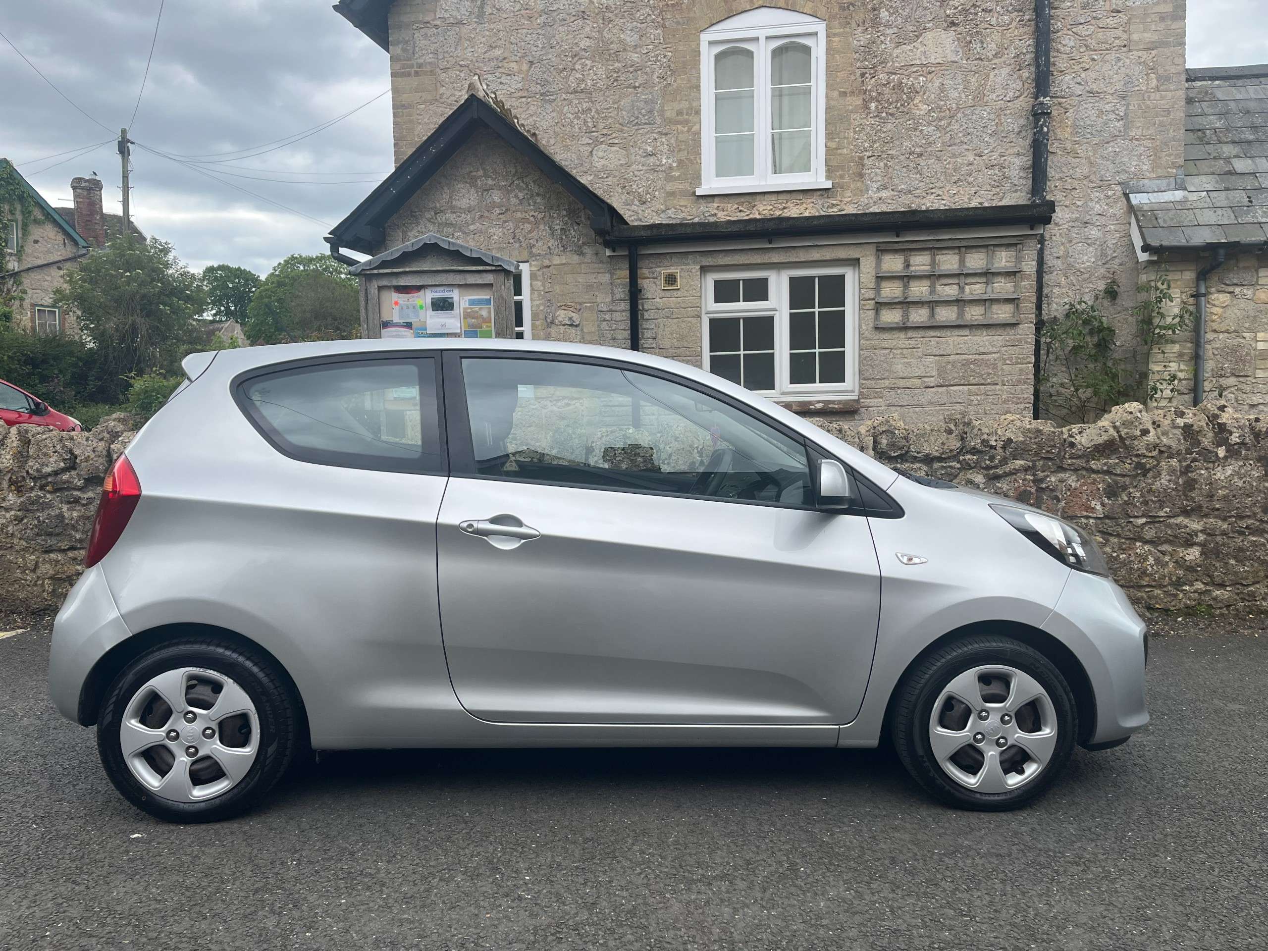 A 2014 KIA PICANTO 1.0 1 Air Hatchback 3dr Petrol Manual Euro 5 (68 bhp) A 2014 KIA PICANTO 1.0 1 Air Hatchback 3dr Petrol Manual Euro 5 (68 bhp)