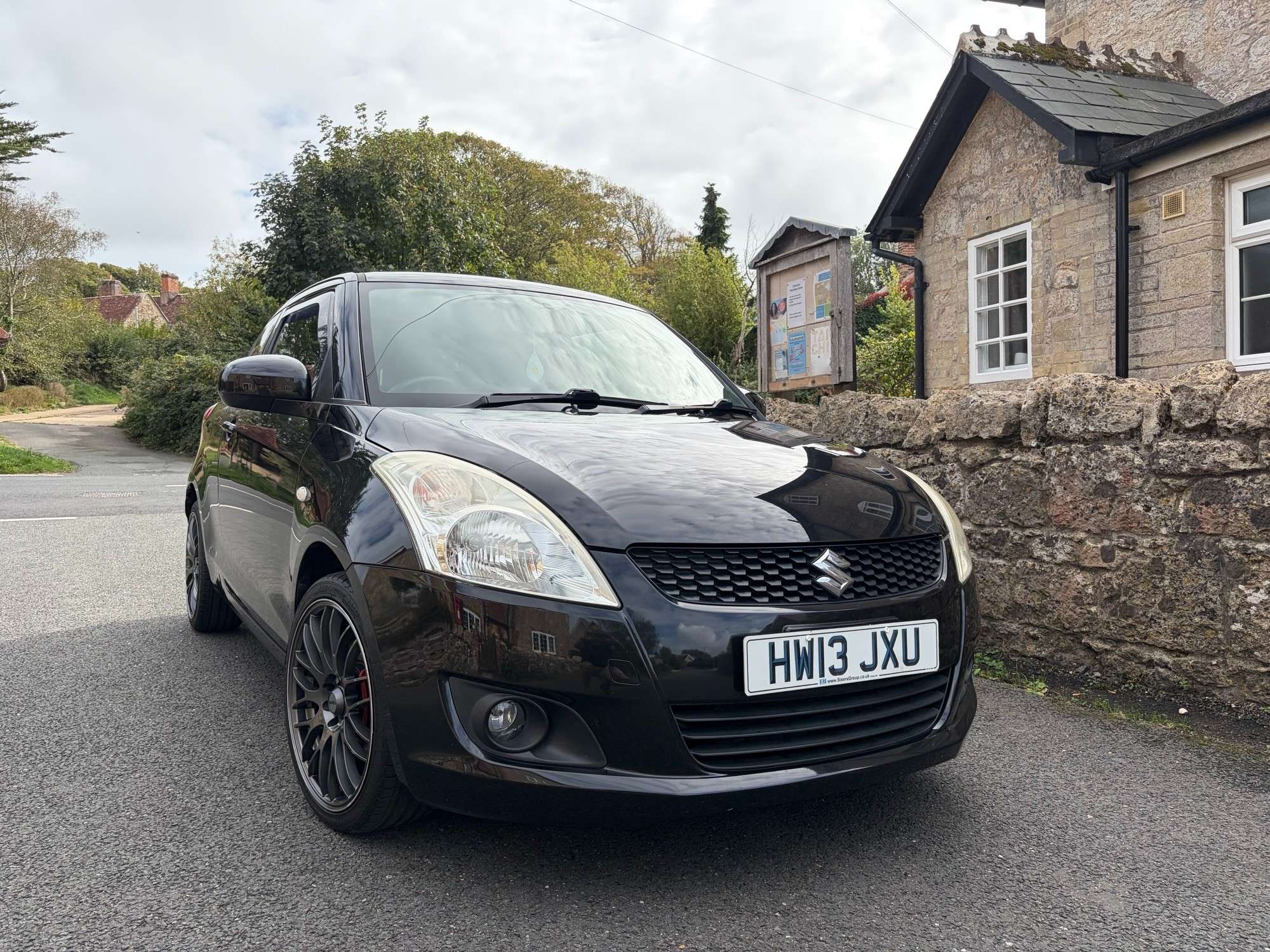 A 2013 SUZUKI SWIFT 1.2 SZ4 Hatchback 3dr Petrol Manual Euro 5 (94 ps) A 2013 SUZUKI SWIFT 1.2 SZ4 Hatchback 3dr Petrol Manual Euro 5 (94 ps)