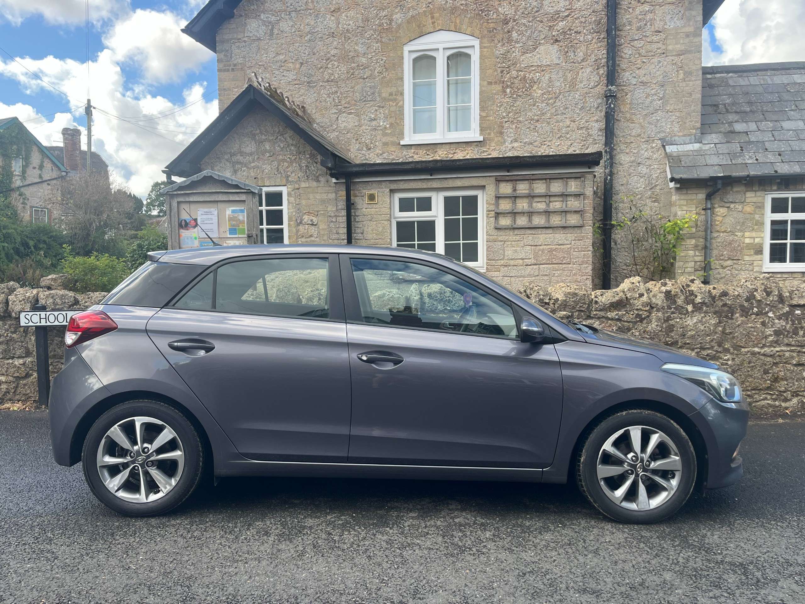 A 2015 HYUNDAI I20 1.2 Blue Drive SE Hatchback 5dr Petrol Manual Euro 6 (s/s) (84 ps) A 2015 HYUNDAI I20 1.2 Blue Drive SE Hatchback 5dr Petrol Manual Euro 6 (s/s) (84 ps)