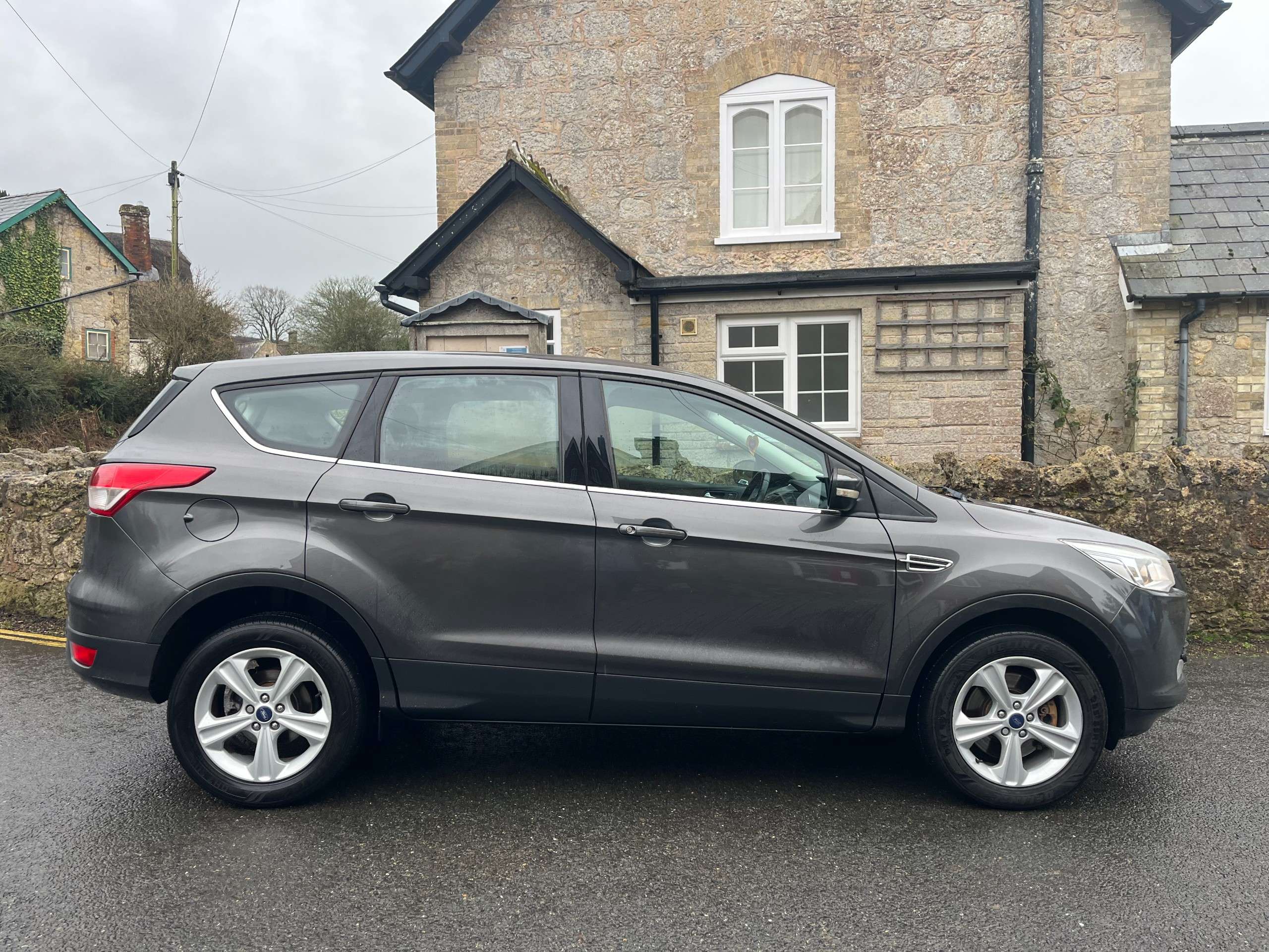 A 2016 FORD KUGA 2.0 TDCi Zetec SUV 5dr Diesel Manual 2WD Euro 6 (s/s) (150 ps) A 2016 FORD KUGA 2.0 TDCi Zetec SUV 5dr Diesel Manual 2WD Euro 6 (s/s) (150 ps)