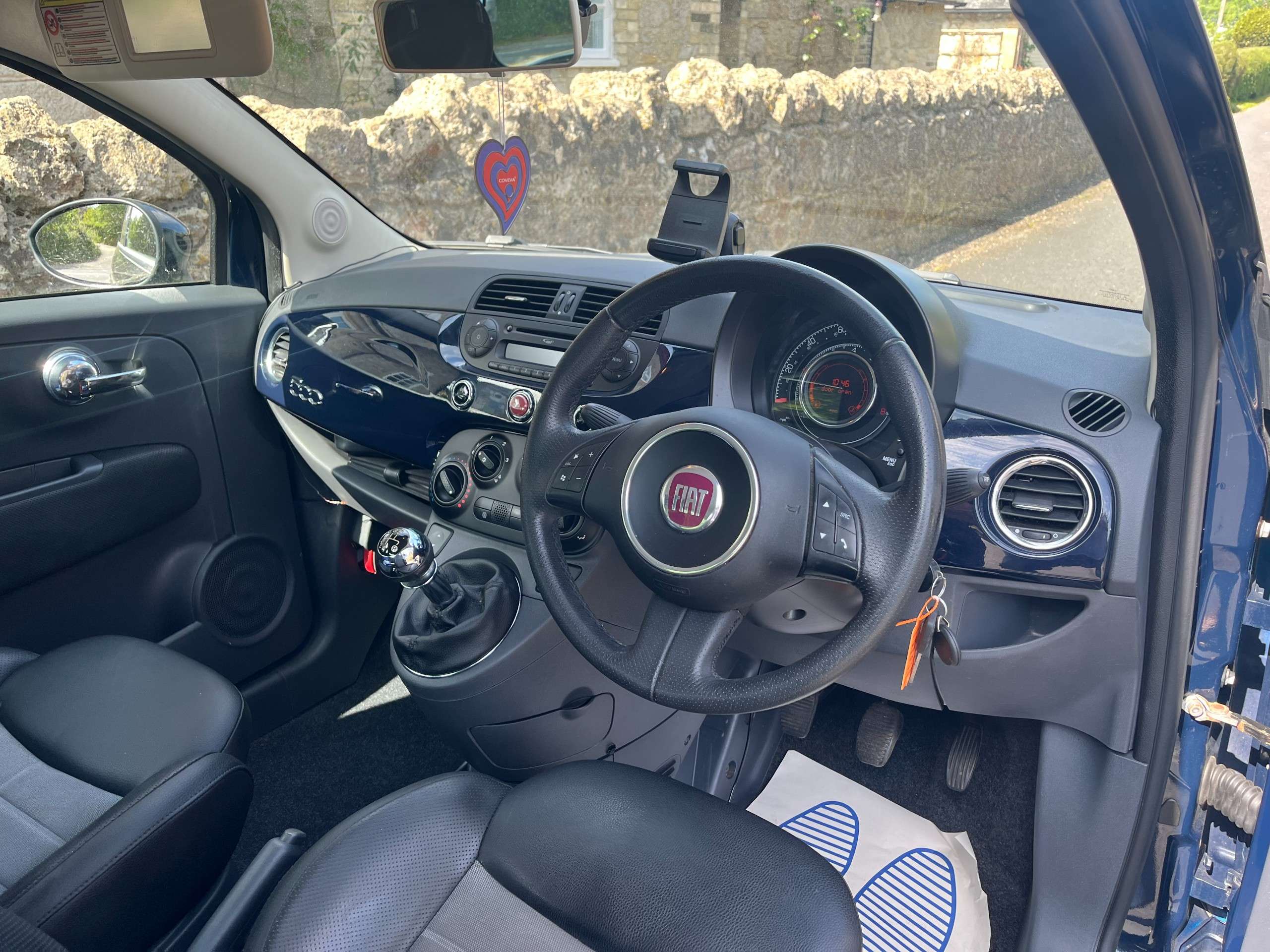 A 2011 FIAT 500 0.9 TwinAir Sport Hatchback 3dr Petrol Manual Euro 5 (s/s) (85 bhp) A 2011 FIAT 500 0.9 TwinAir Sport Hatchback 3dr Petrol Manual Euro 5 (s/s) (85 bhp)