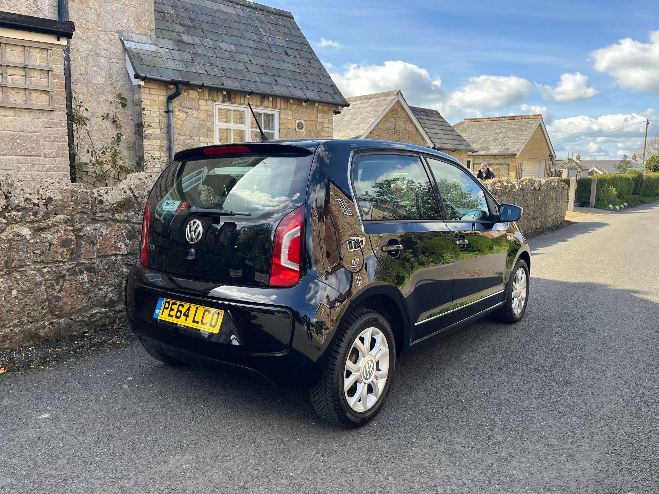 A 2014 VOLKSWAGEN UP! 1.0 Move up Hatchback 5dr Petrol Manual A 2014 VOLKSWAGEN UP! 1.0 Move up Hatchback 5dr Petrol Manual