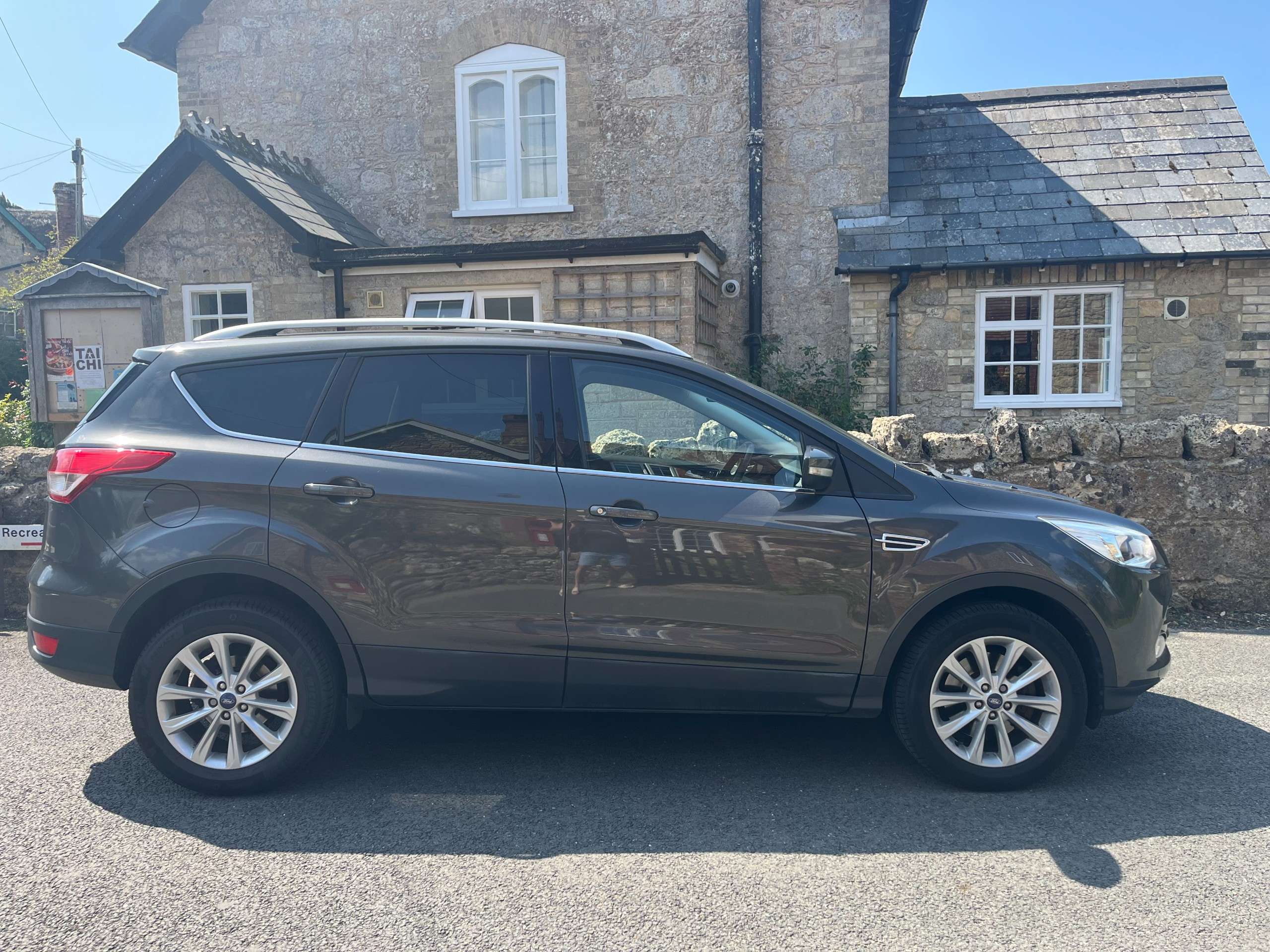 A 2015 FORD KUGA TITANIUM TDCI 5-Door A 2015 FORD KUGA TITANIUM TDCI 5-Door