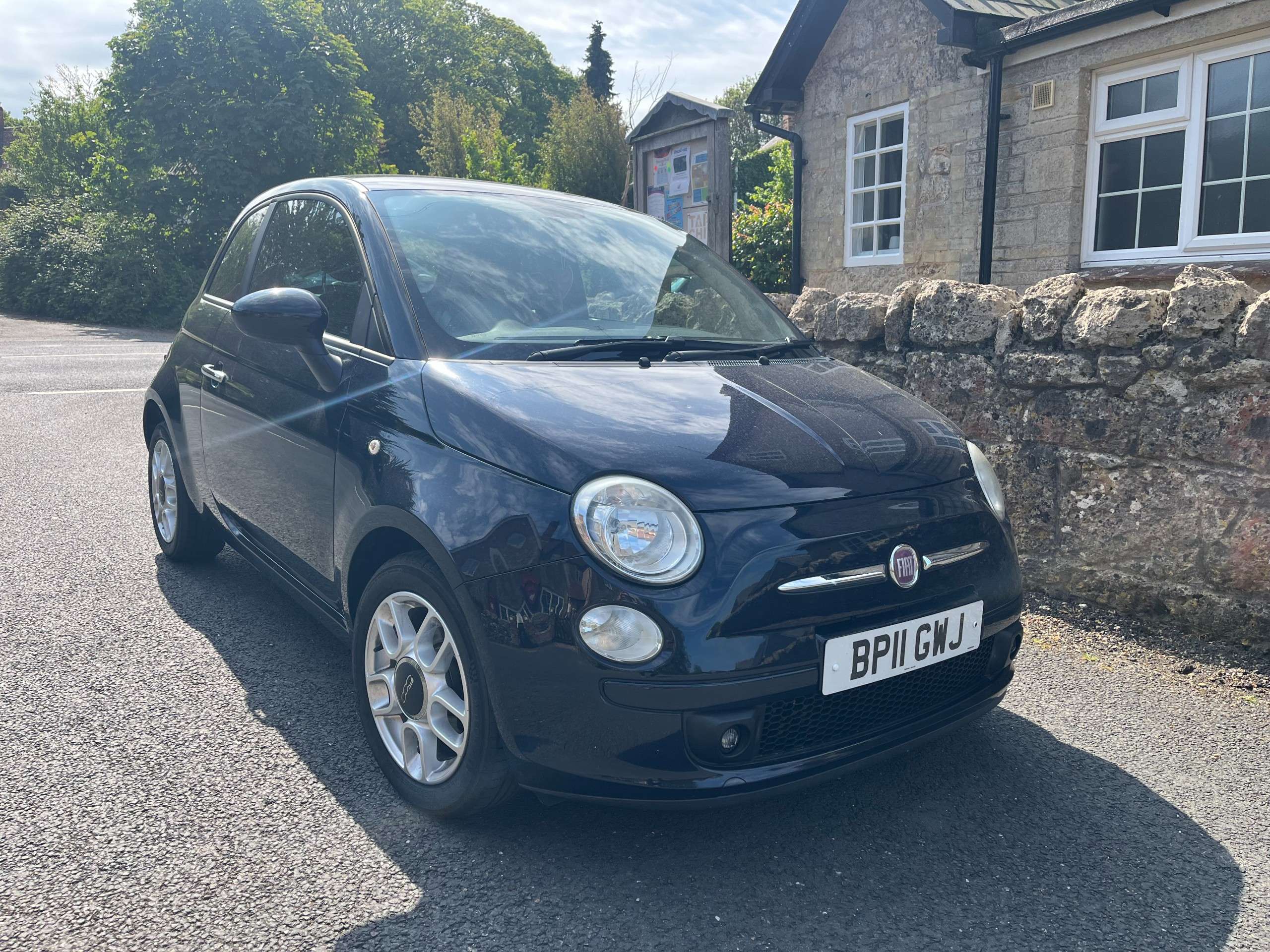 A 2011 FIAT 500 0.9 TwinAir Sport Hatchback 3dr Petrol Manual Euro 5 (s/s) (85 bhp) A 2011 FIAT 500 0.9 TwinAir Sport Hatchback 3dr Petrol Manual Euro 5 (s/s) (85 bhp)