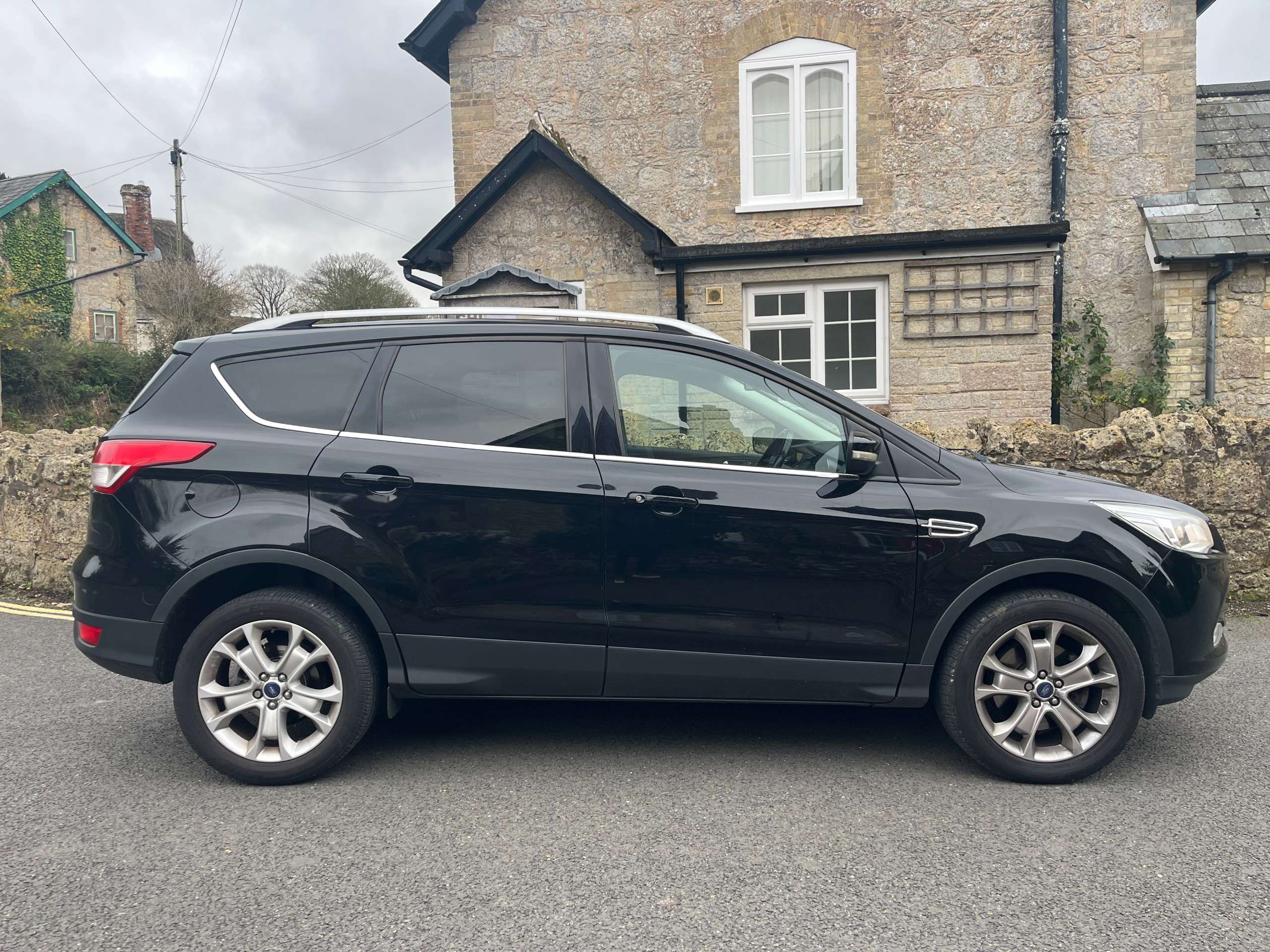 A 2016 FORD KUGA 2.0 TDCi Titanium SUV 5dr Diesel Manual 2WD Euro 6 (s/s) (150 ps) A 2016 FORD KUGA 2.0 TDCi Titanium SUV 5dr Diesel Manual 2WD Euro 6 (s/s) (150 ps)