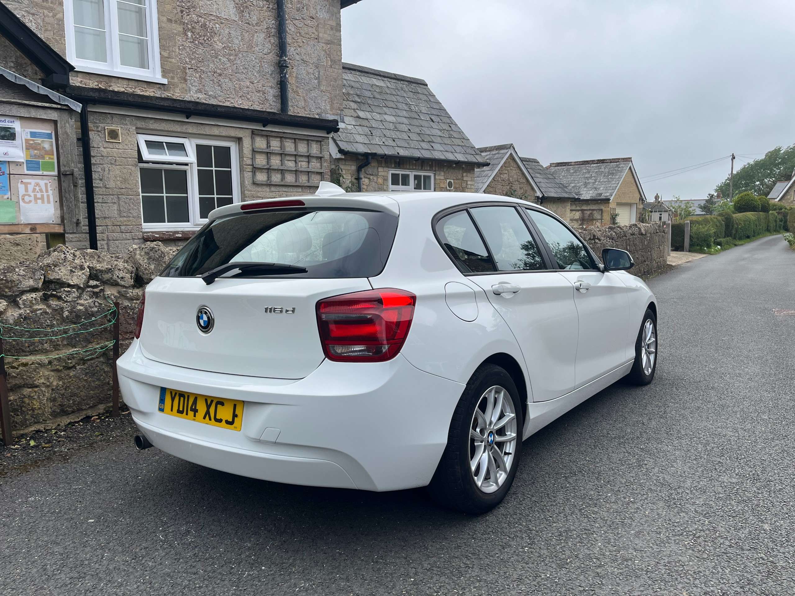 A 2014 BMW 1 SERIES 1.6 116d ED EfficientDynamics Hatchback 5dr Diesel Manual Euro 5 (s/s) (116 ps) A 2014 BMW 1 SERIES 1.6 116d ED EfficientDynamics Hatchback 5dr Diesel Manual Euro 5 (s/s) (116 ps)